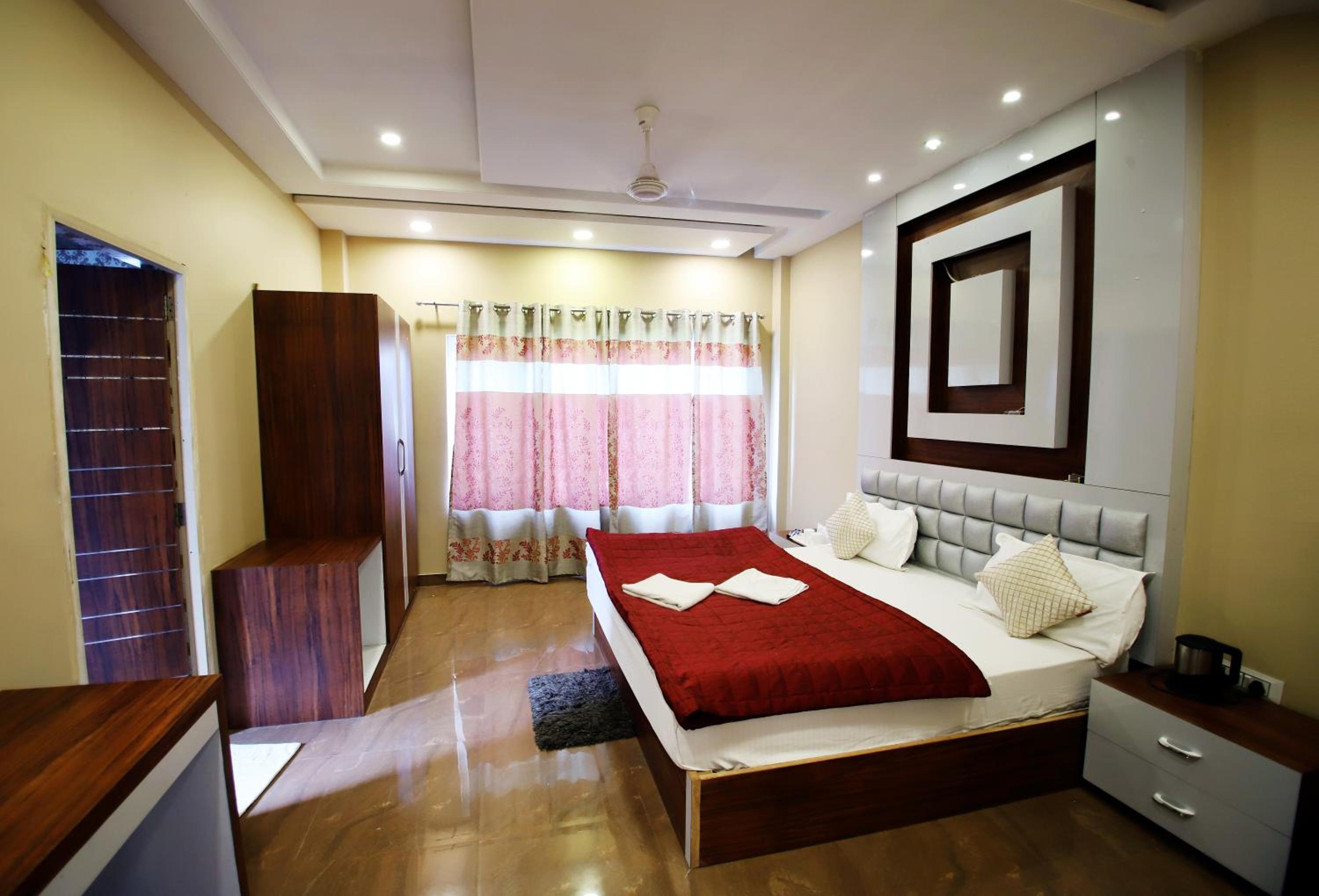 Suite - Photo 19
