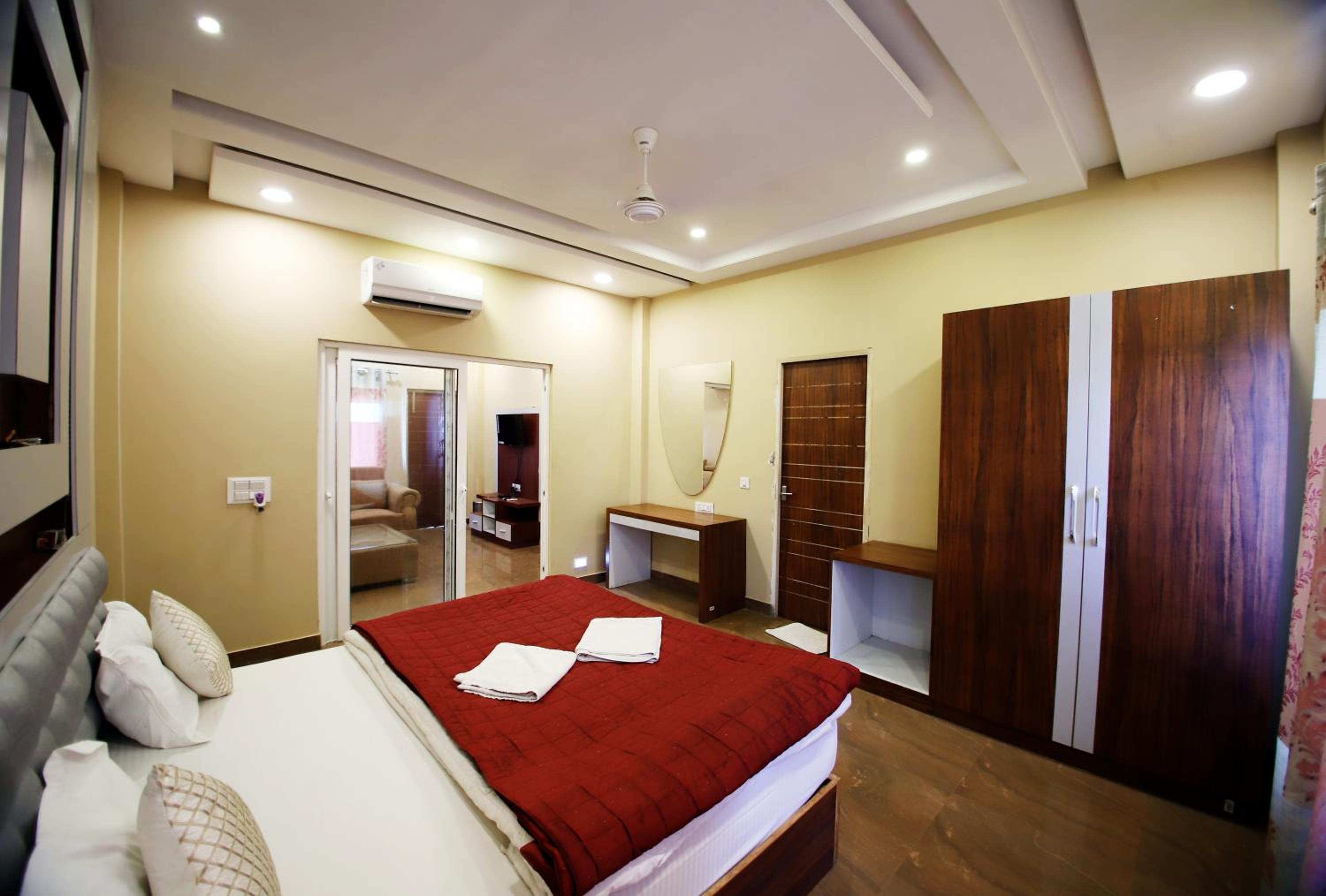 Suite - Photo 12