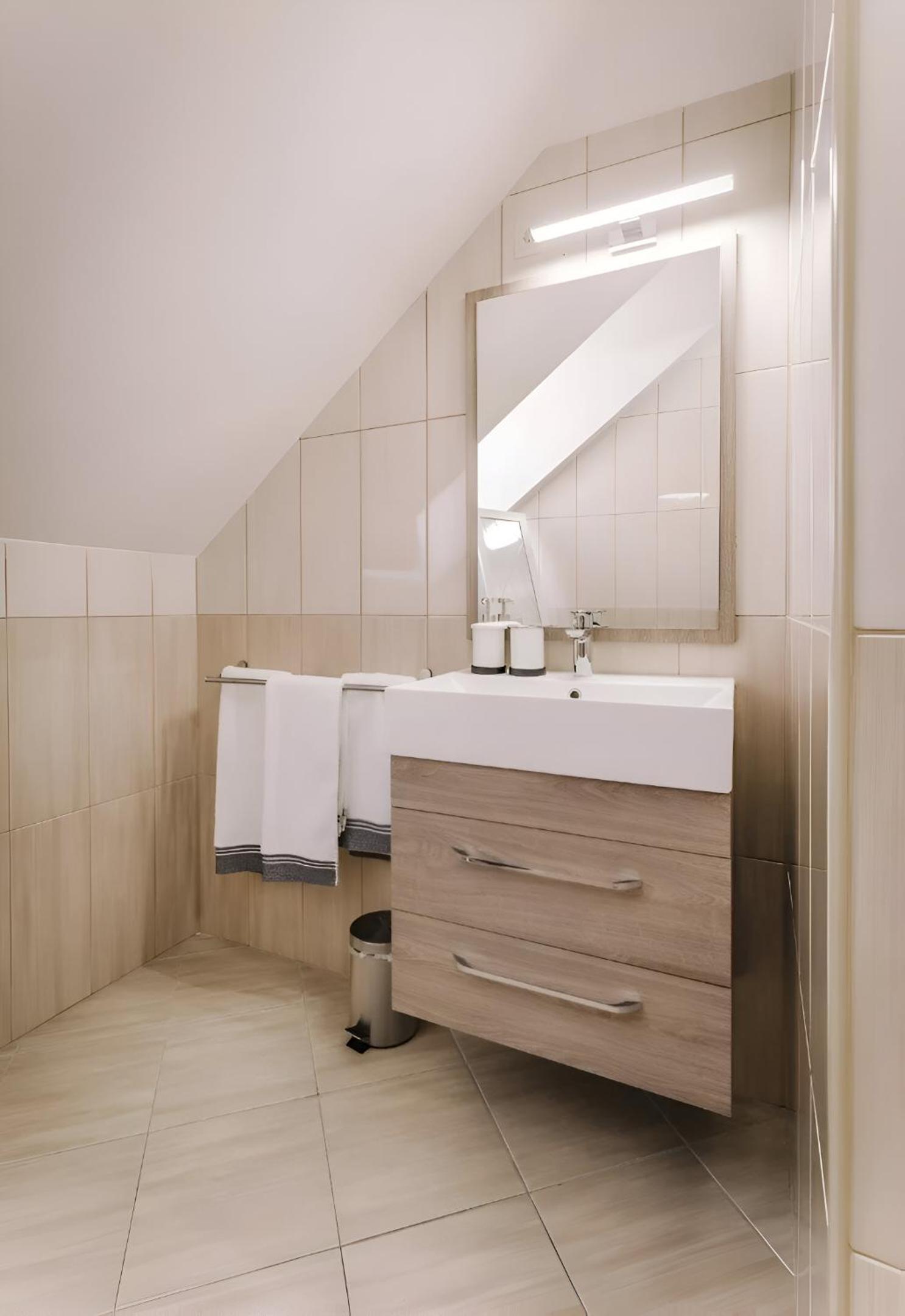 Apartment - Photo 12