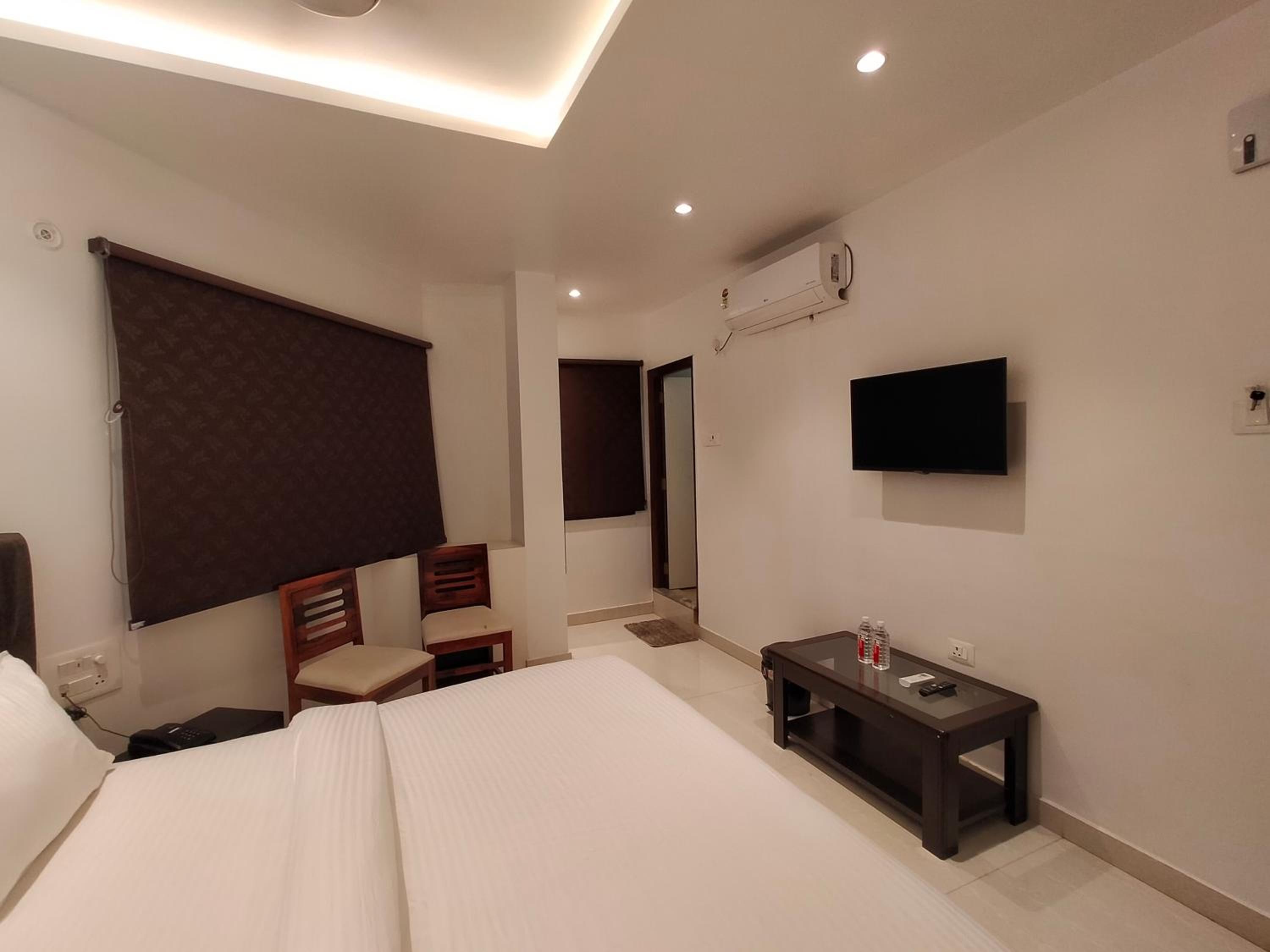 Deluxe Double Room - Photo 8
