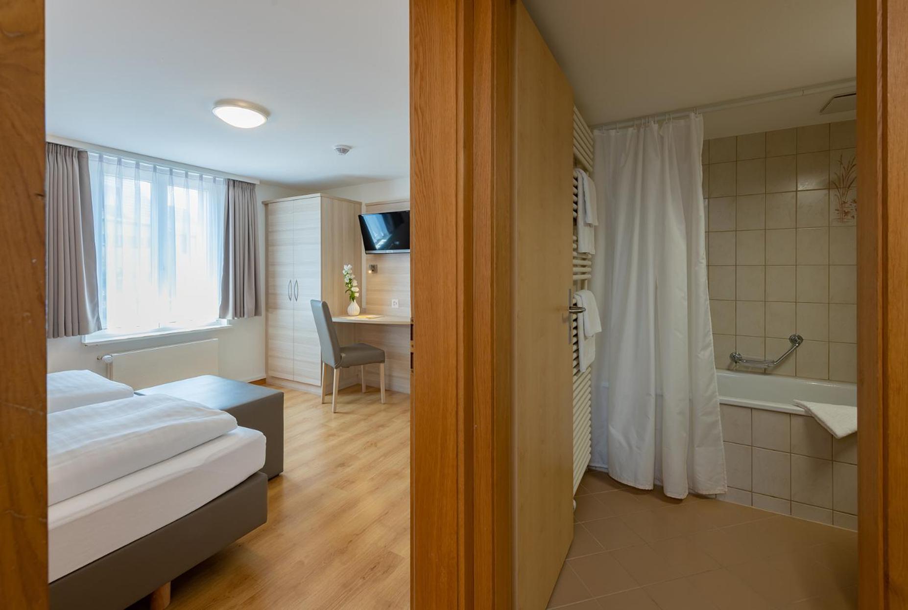 Double Room - Photo 4