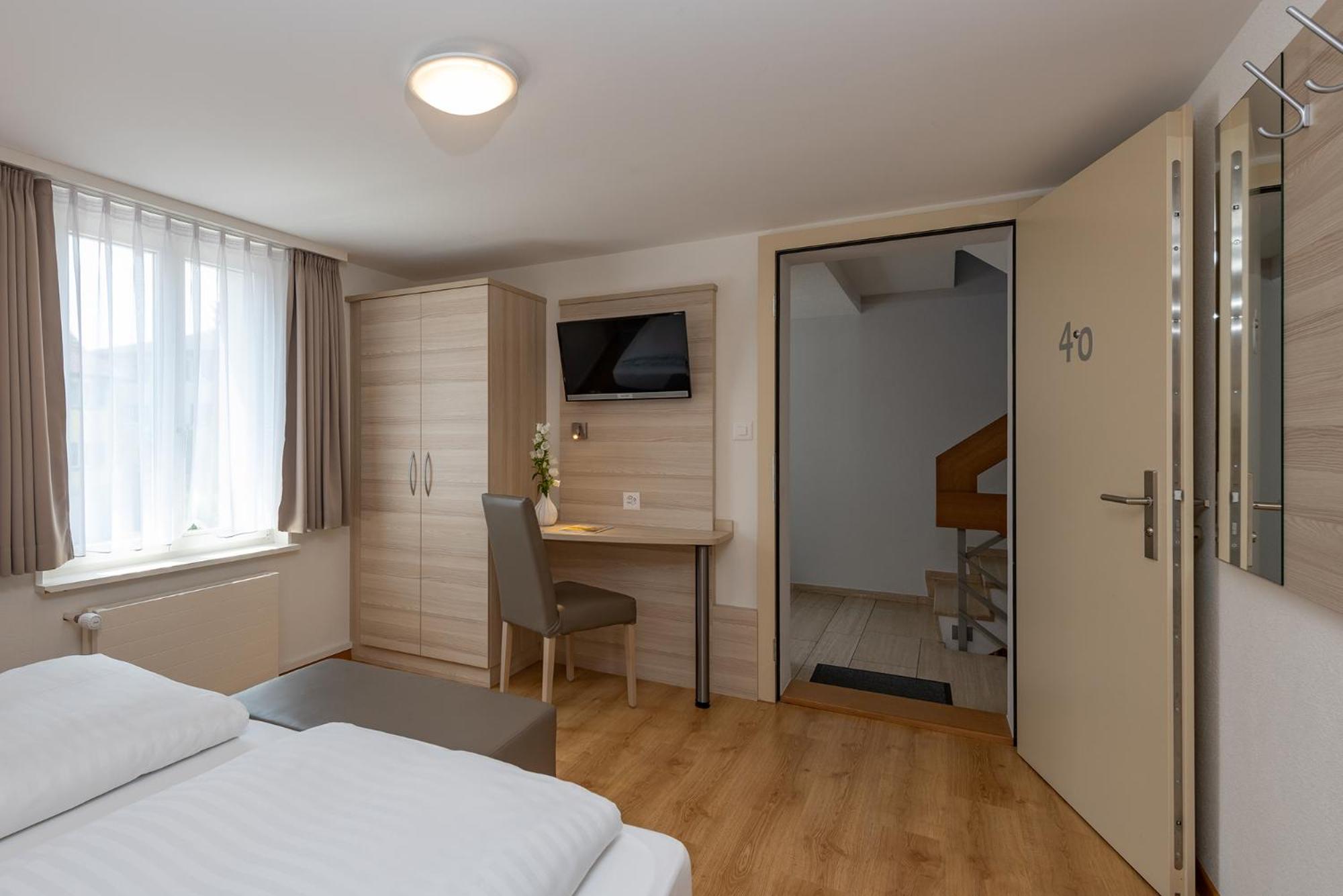 Double Room - Photo 5