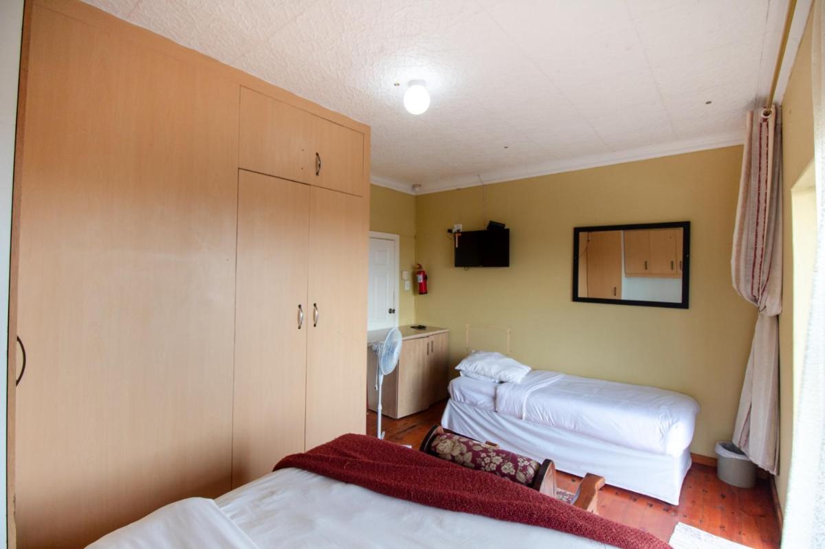 Deluxe Double Room (2 Adults + 1 Child) photo 2