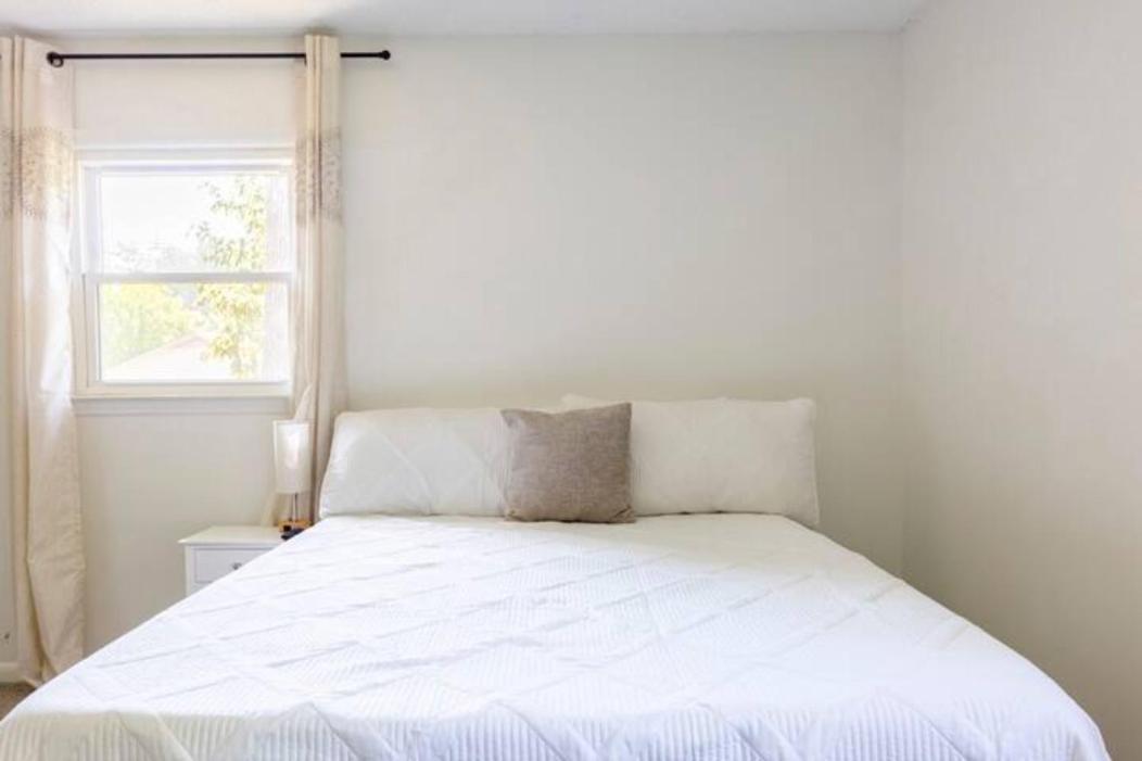Three-Bedroom House photo 3