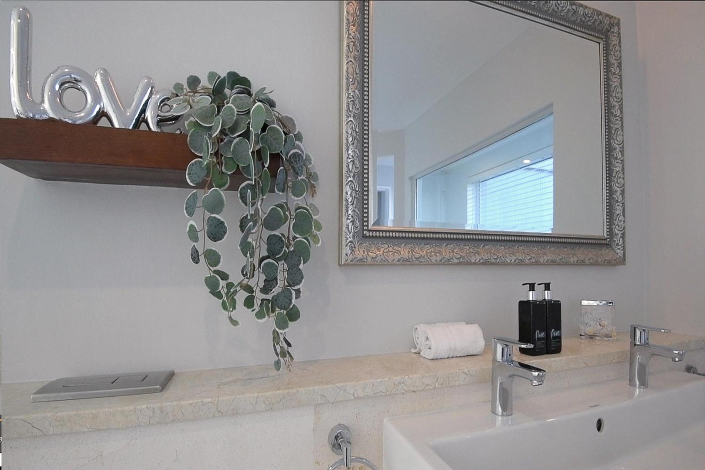 King Suite with Ocean View photo 2