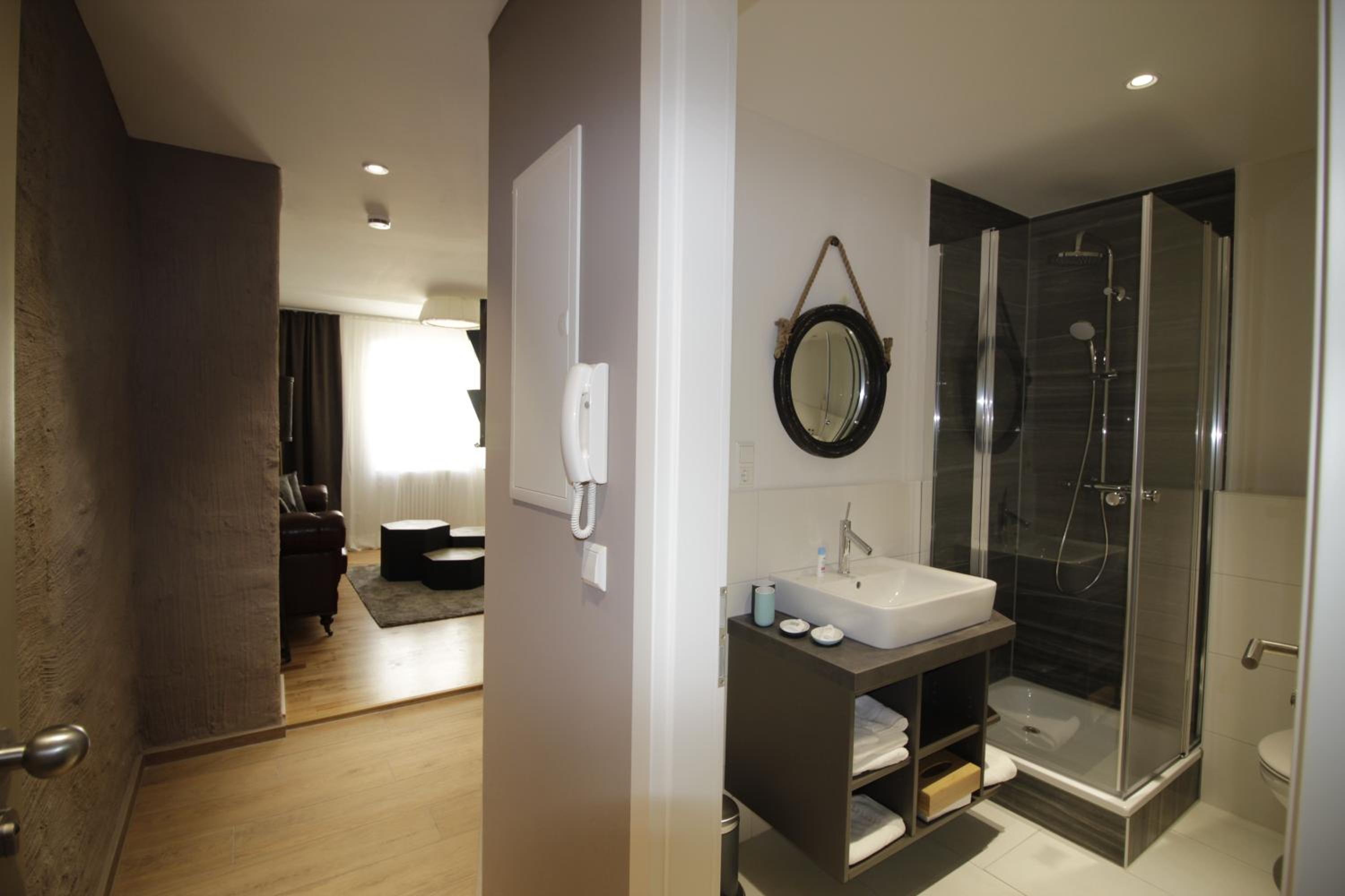 One-Bedroom Apartment - Photo 4