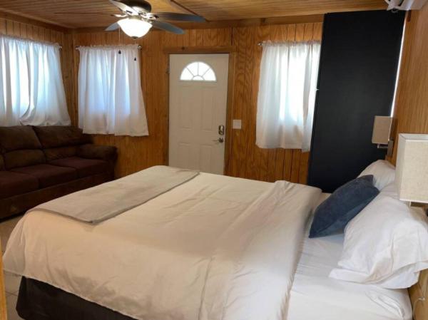 One-Bedroom House photo 1