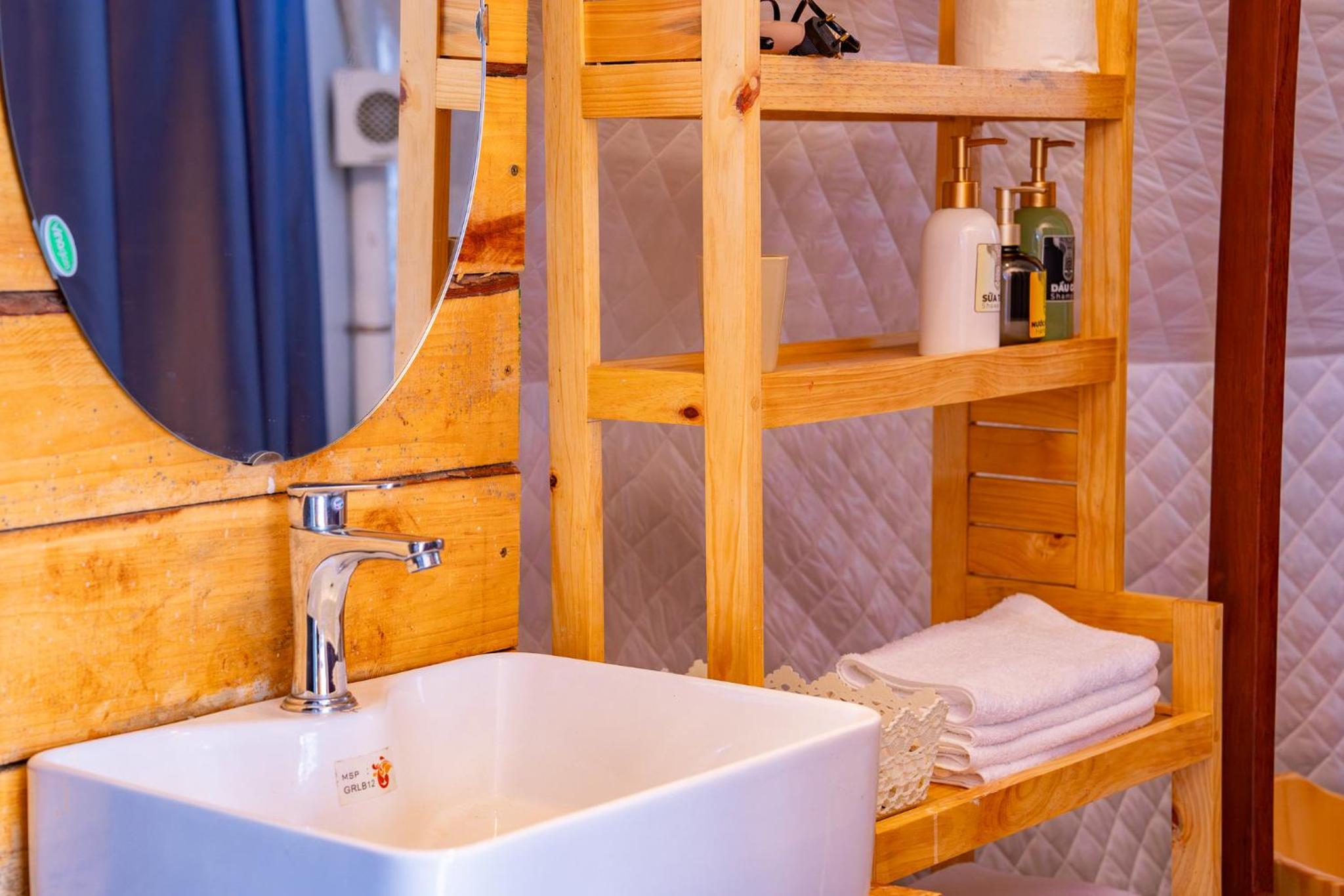 Quadruple Room with Private Bathroom - Photo 17