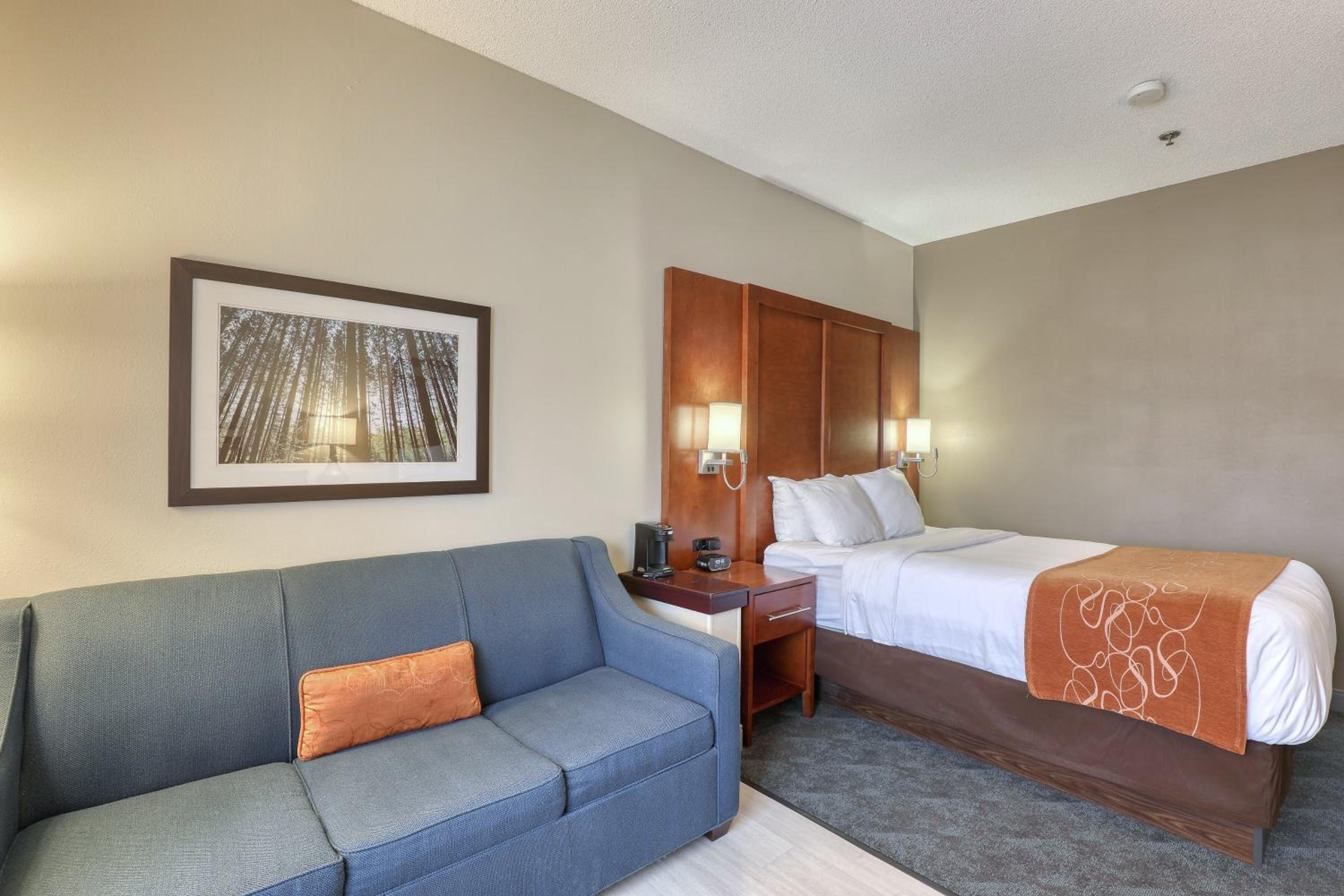 Double Suite - Accessible/Non-Smoking - Photo 2