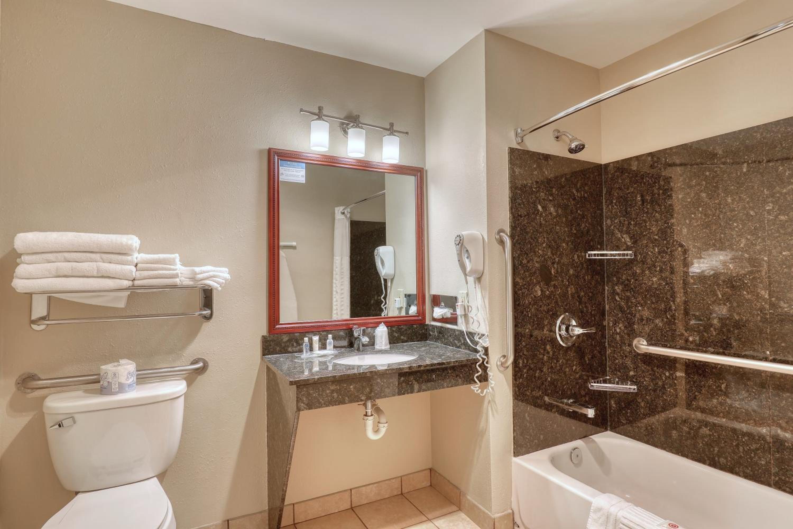 Double Suite - Accessible/Non-Smoking - Photo 4