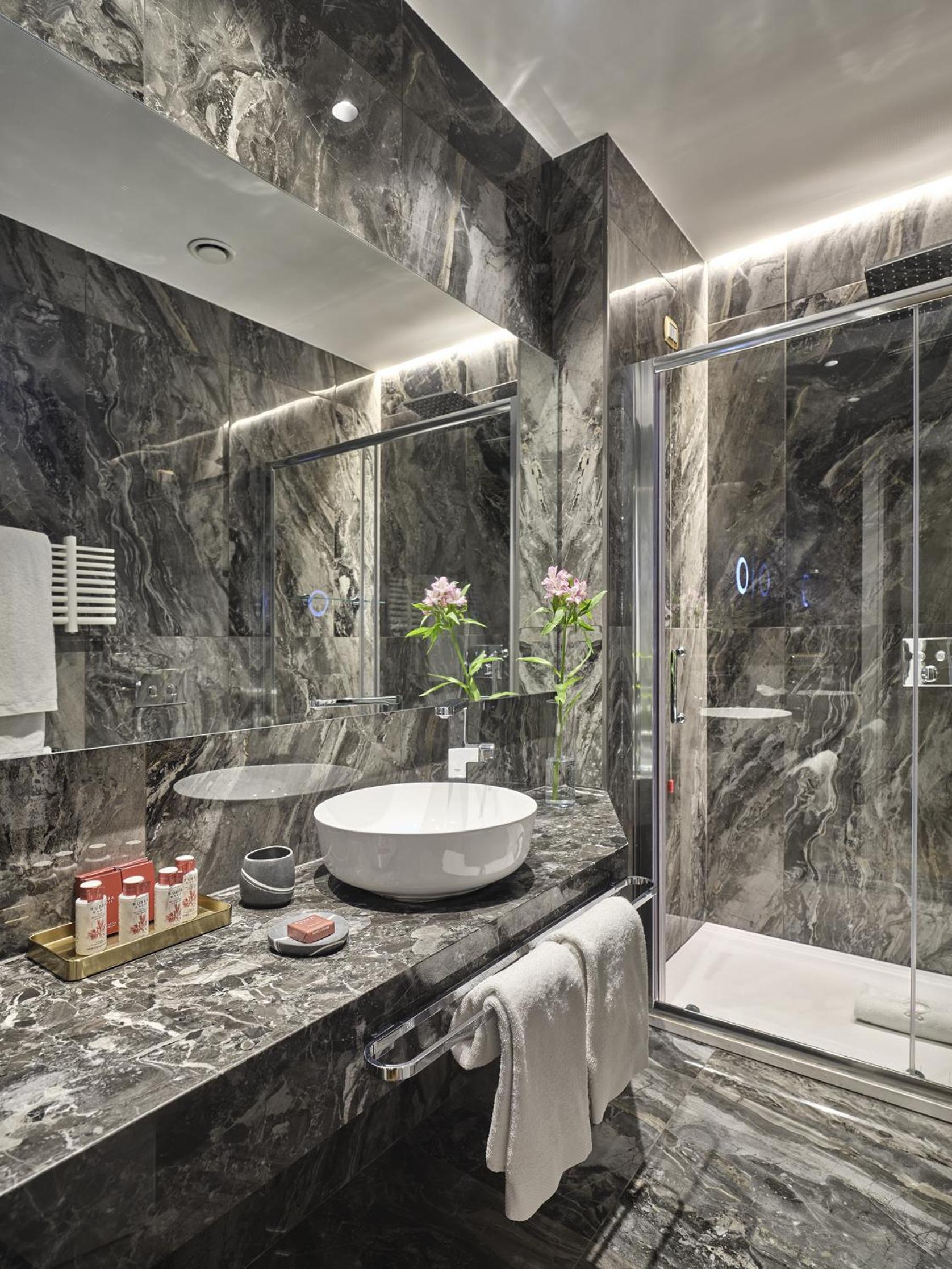 Superior Suite - Photo 2