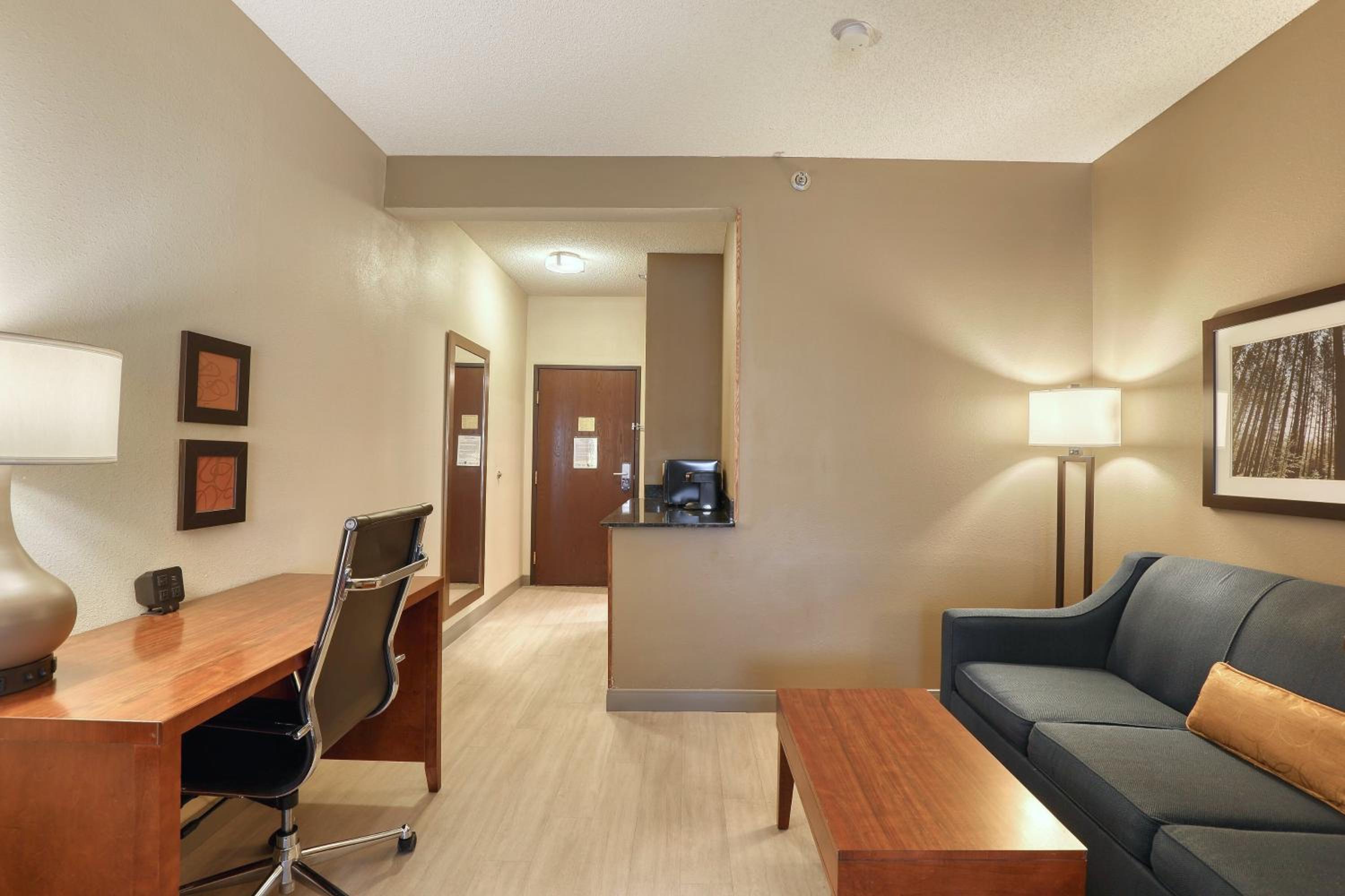 Standard King Suite - Non-Smoking - Photo 8
