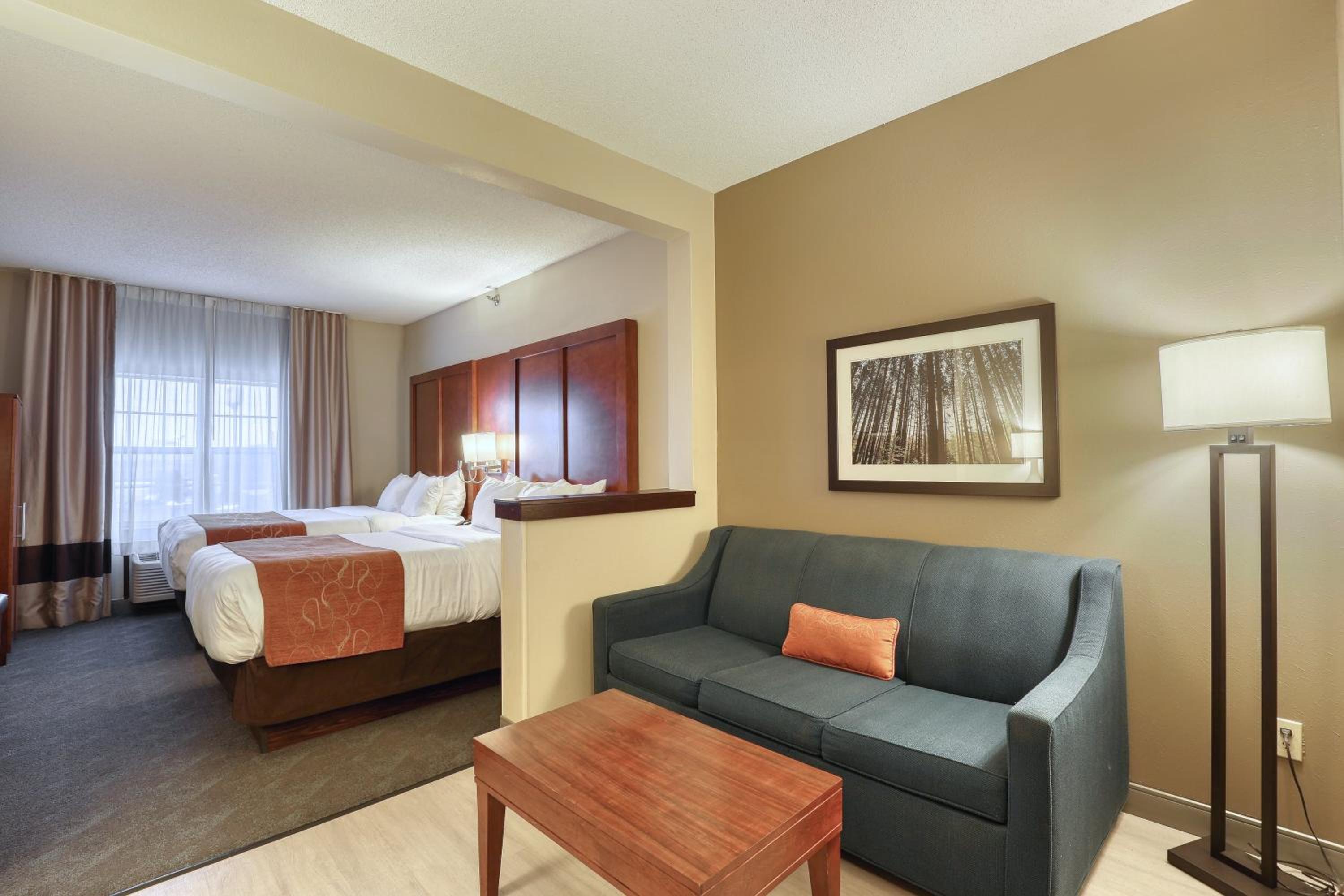  Double Suite with Two Double Beds - Non-Smoking - Photo 3