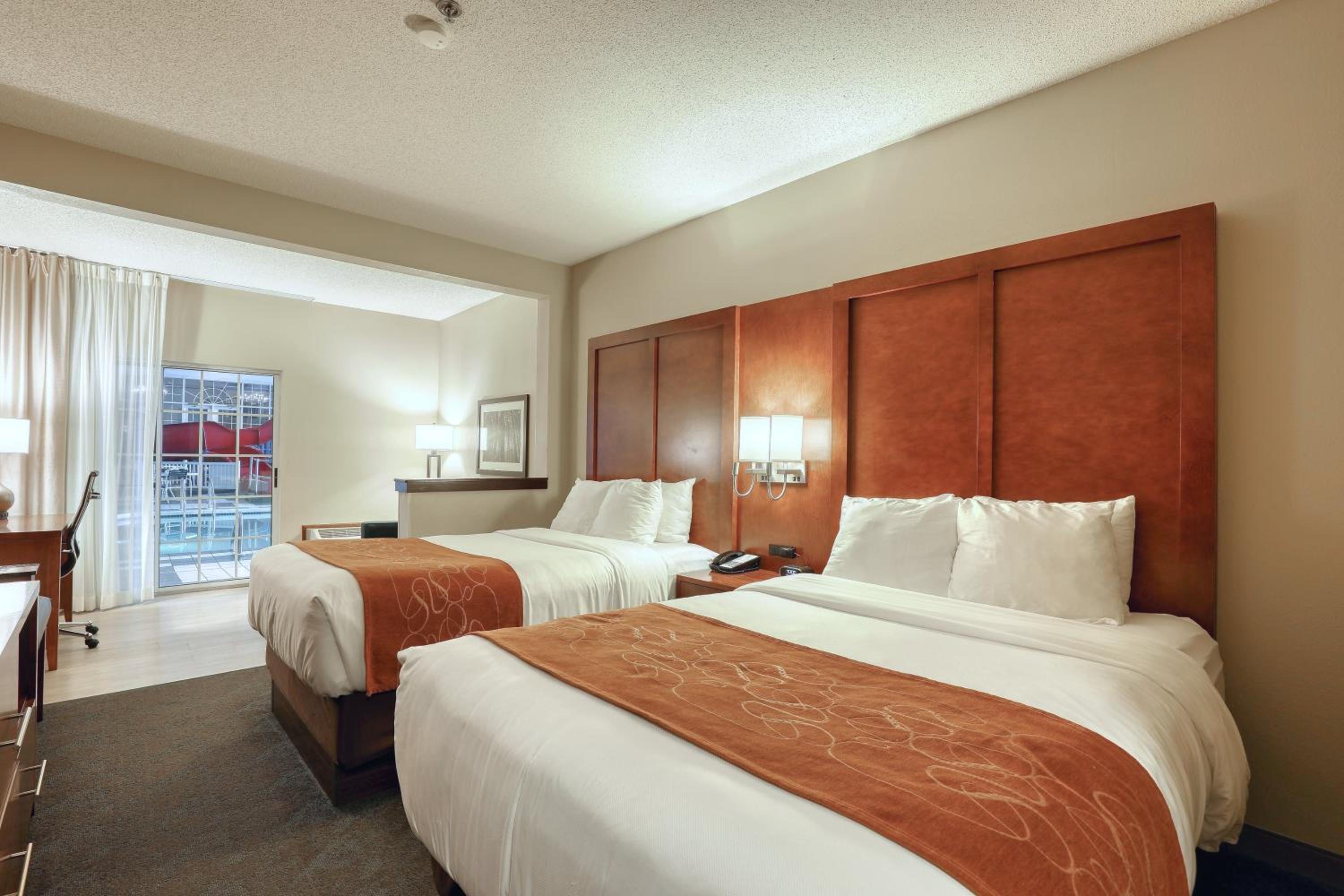 Standard Double Suite with Two Double Beds with Pool View - Non - Smoking - Photo 6
