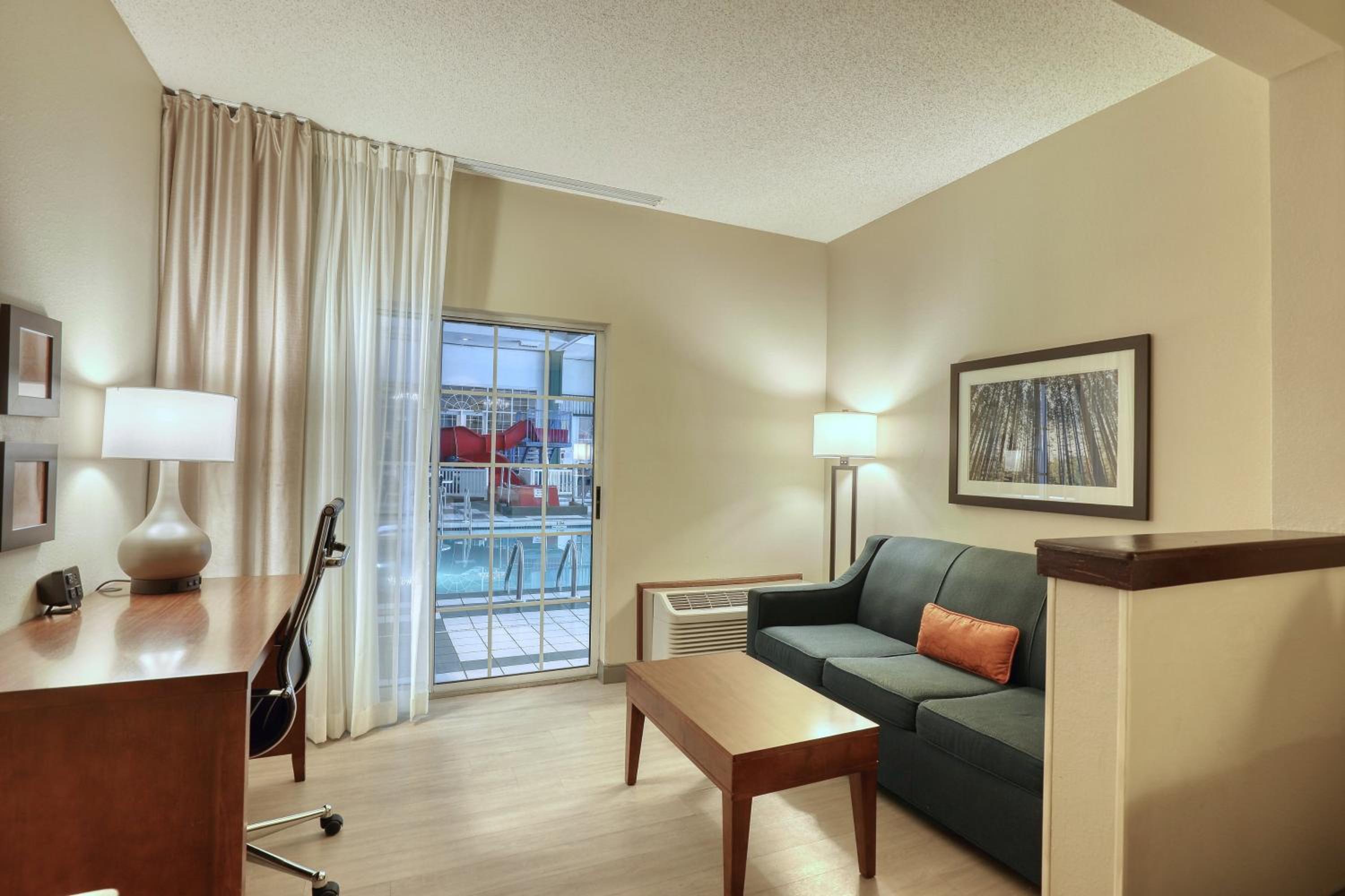 Standard Double Suite with Two Double Beds with Pool View - Non - Smoking - Photo 8