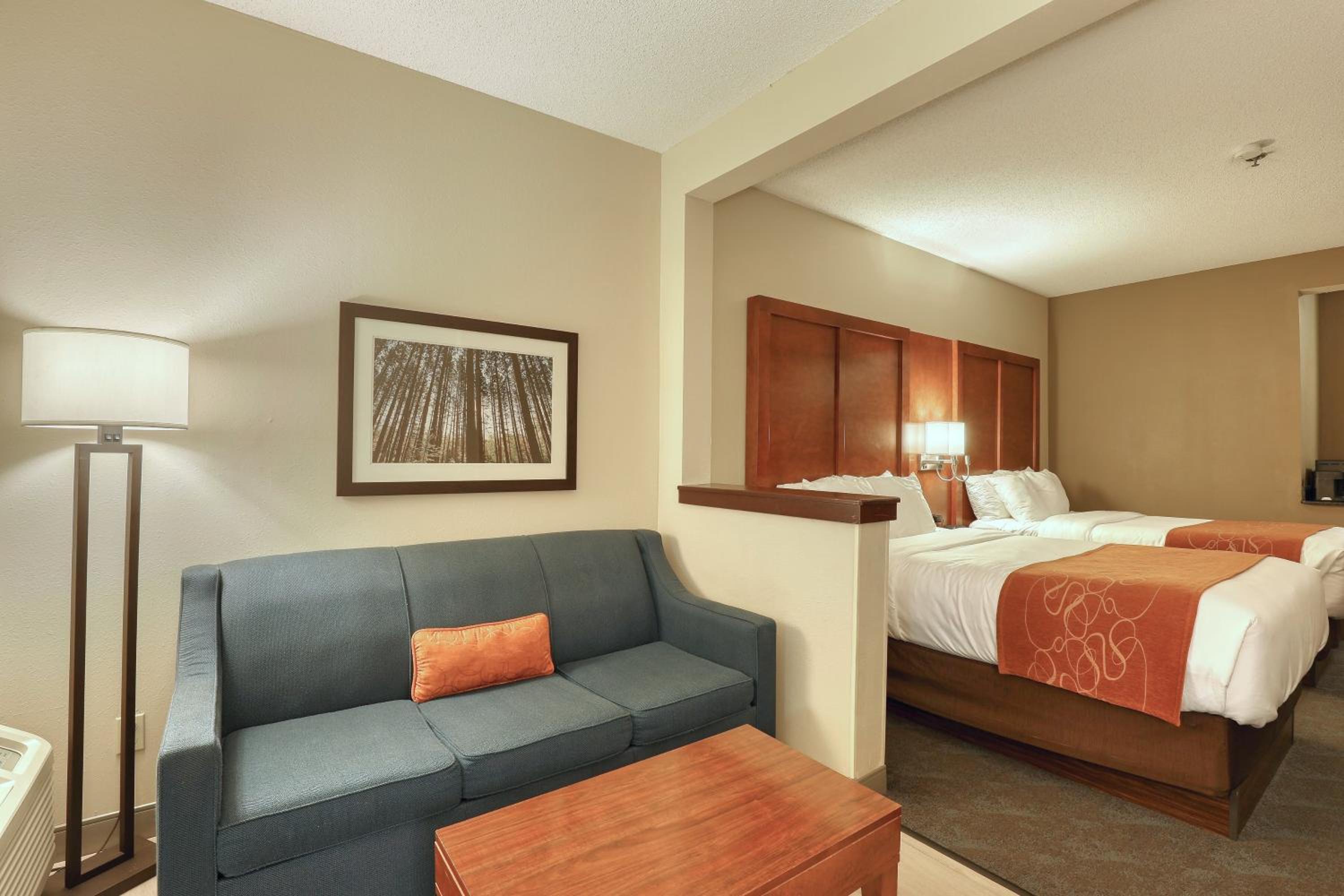 Standard Double Suite with Two Double Beds with Pool View - Non - Smoking - Photo 2