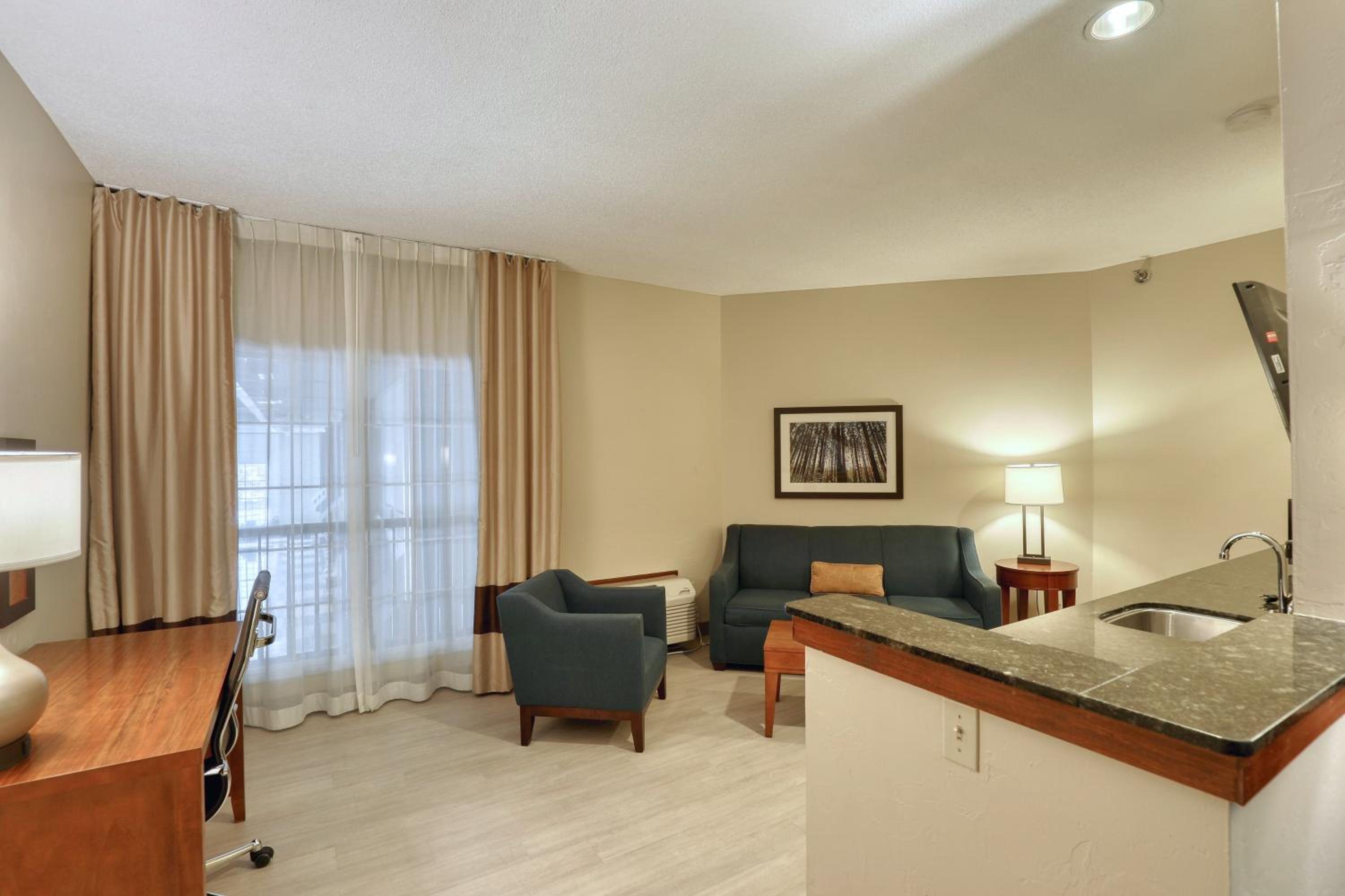 Executive King Suite - Non-Smoking - Photo 3