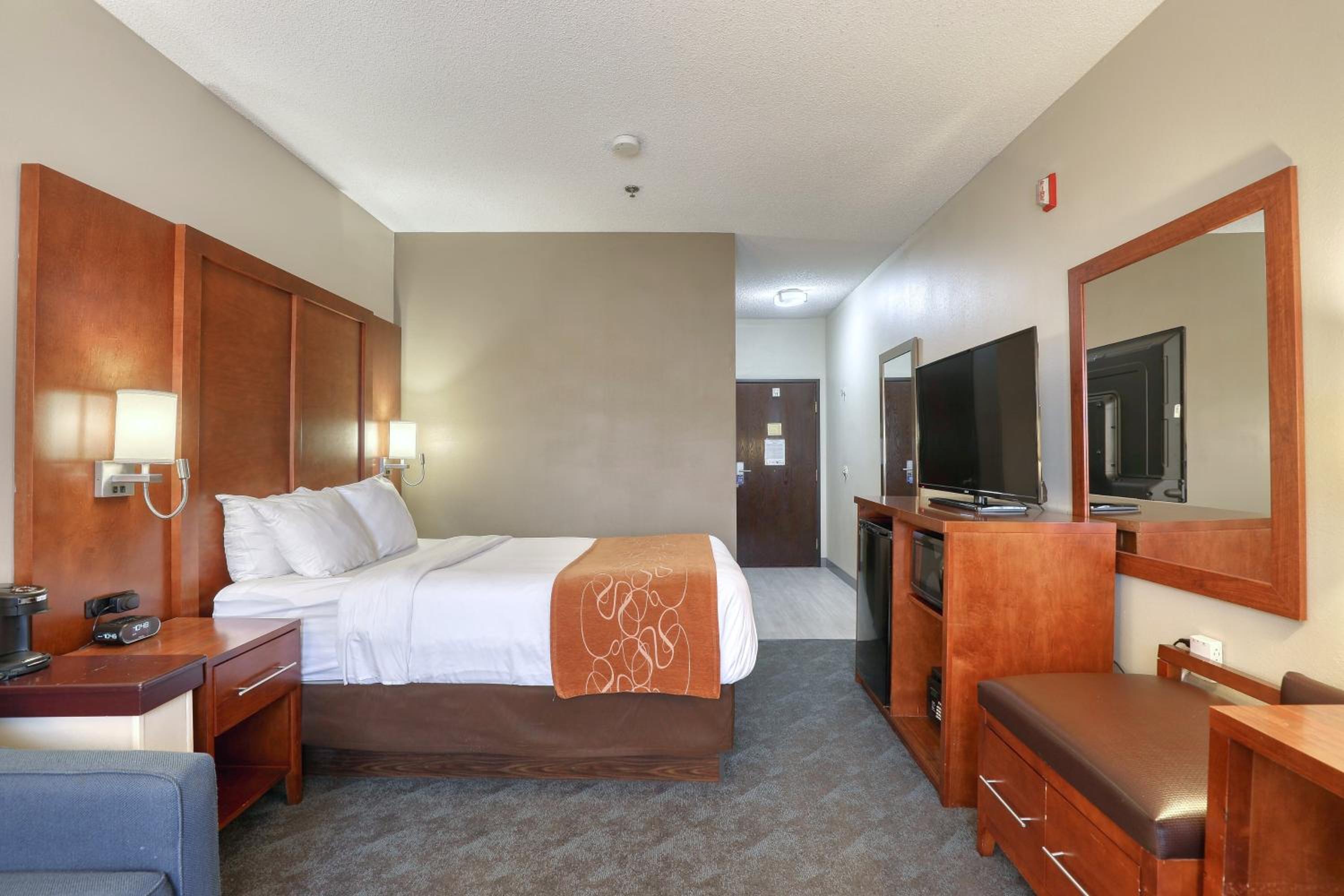 Double Suite - Accessible/Non-Smoking - Photo 3
