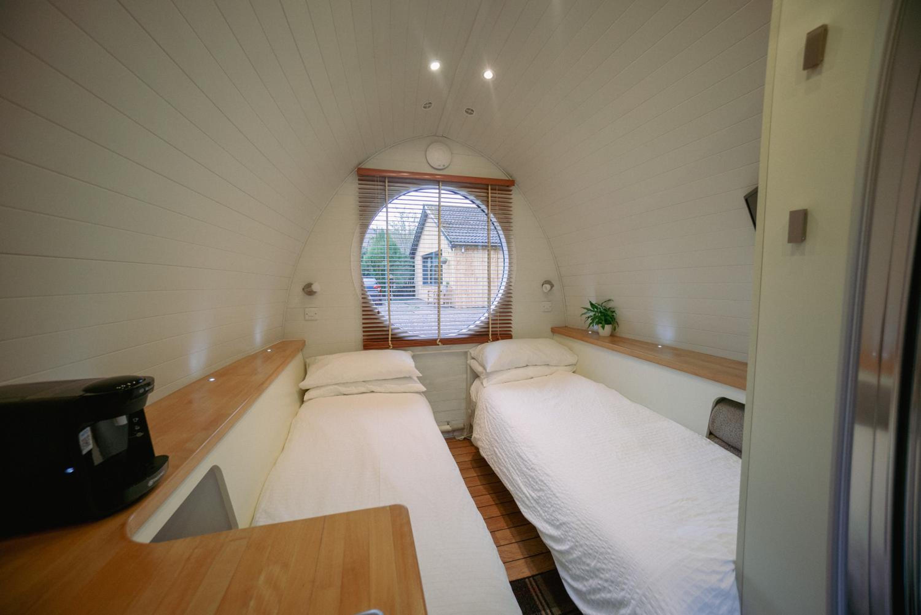 Double Room with Private Bathroom - Photo 16