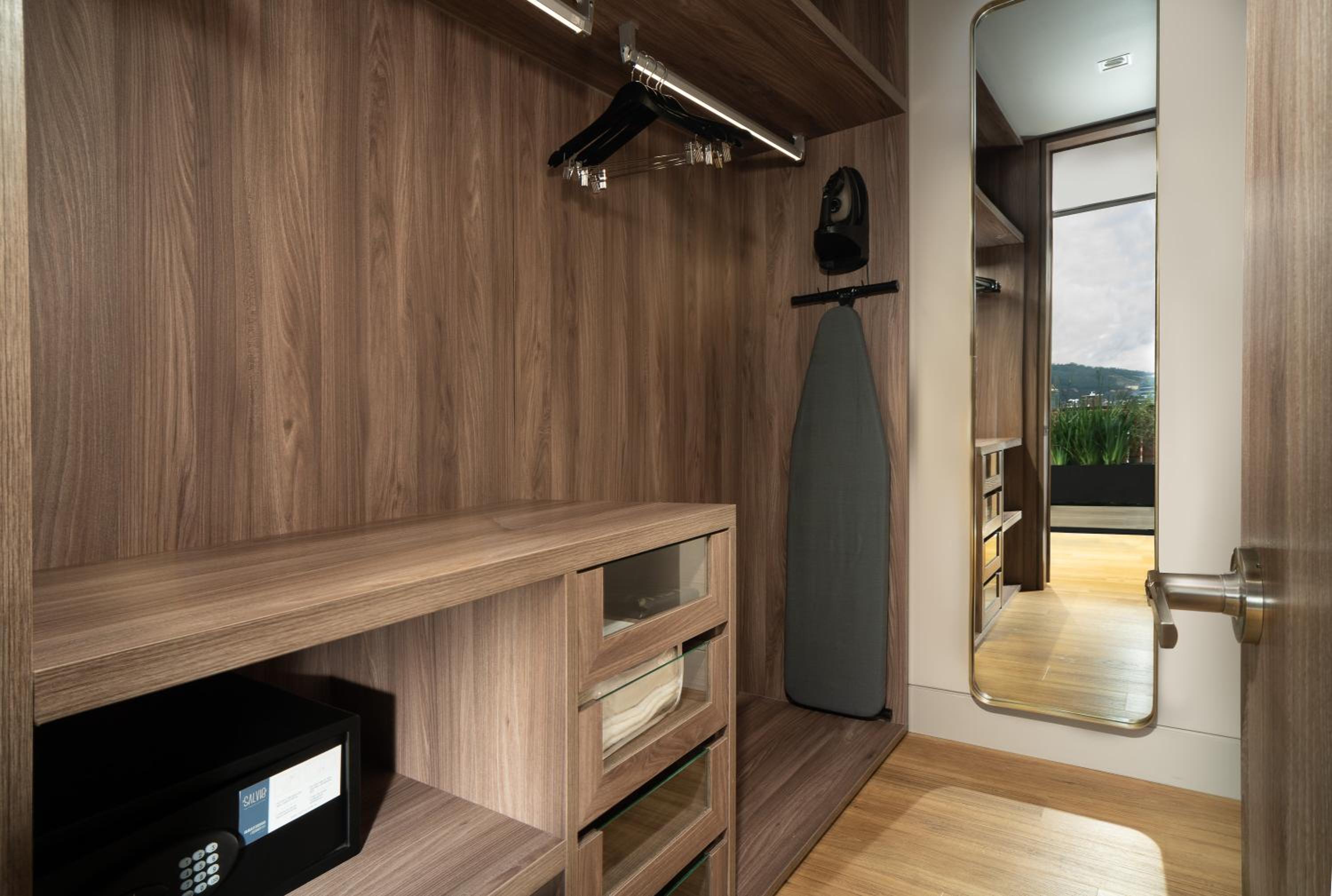 Deluxe King Apartasuite with View - Photo 4