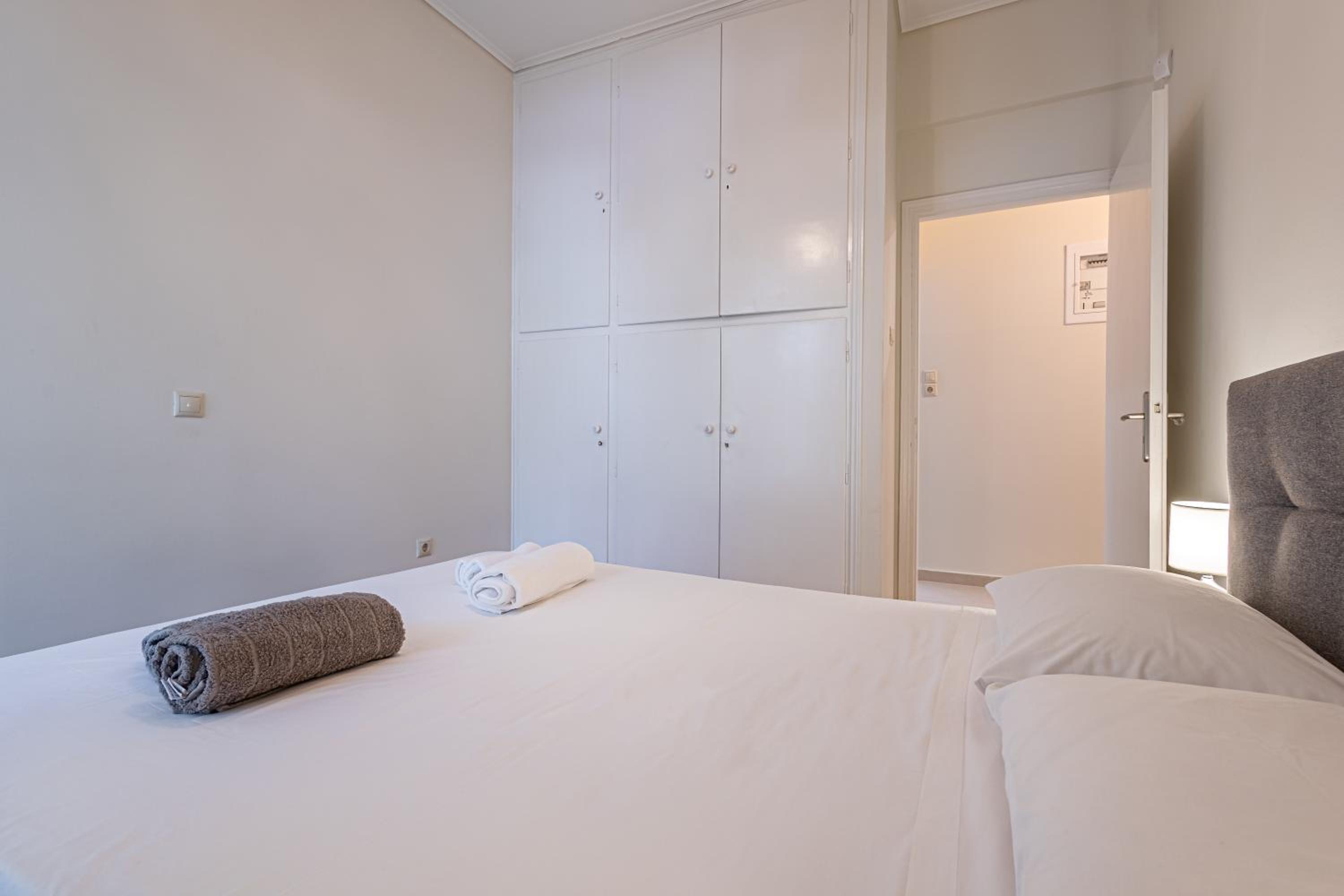 One-Bedroom Apartment photo 2