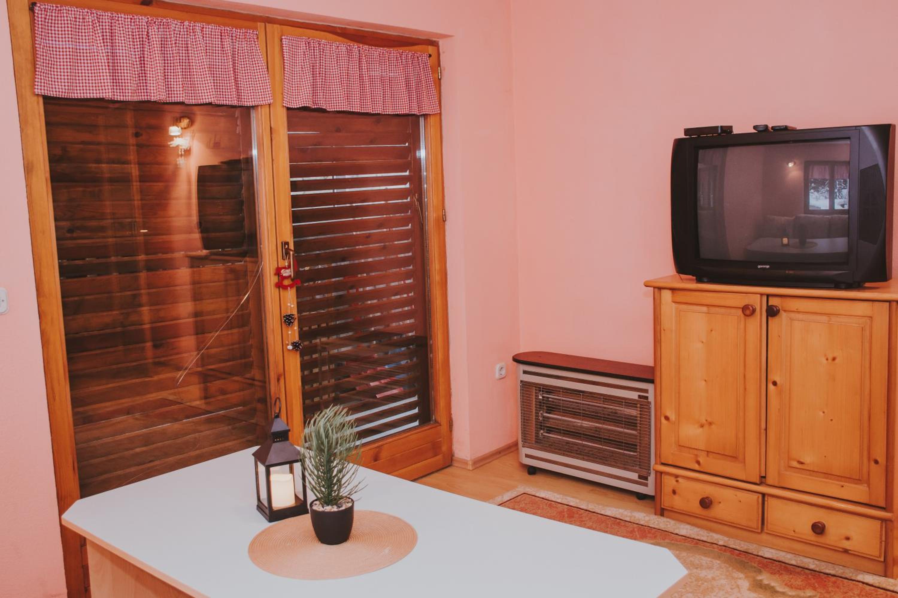 One-Bedroom Apartment photo 2