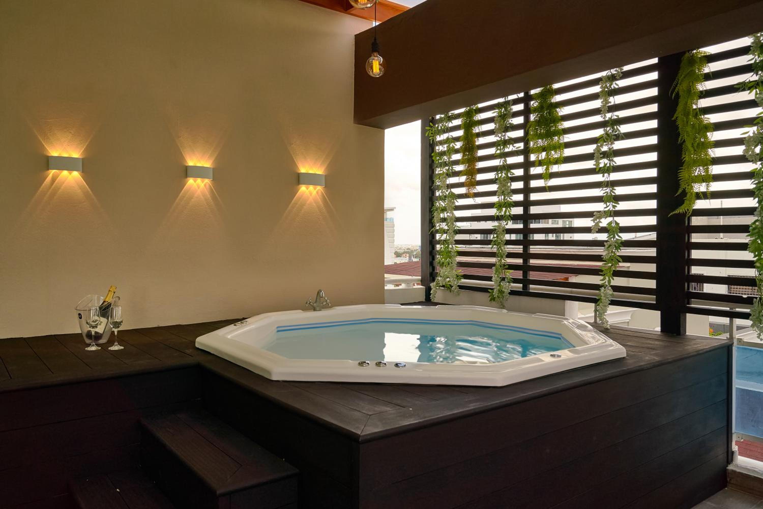 Vip Luxury Rooftop Two Bedroom Penthouse & Jacuzzi photo 2