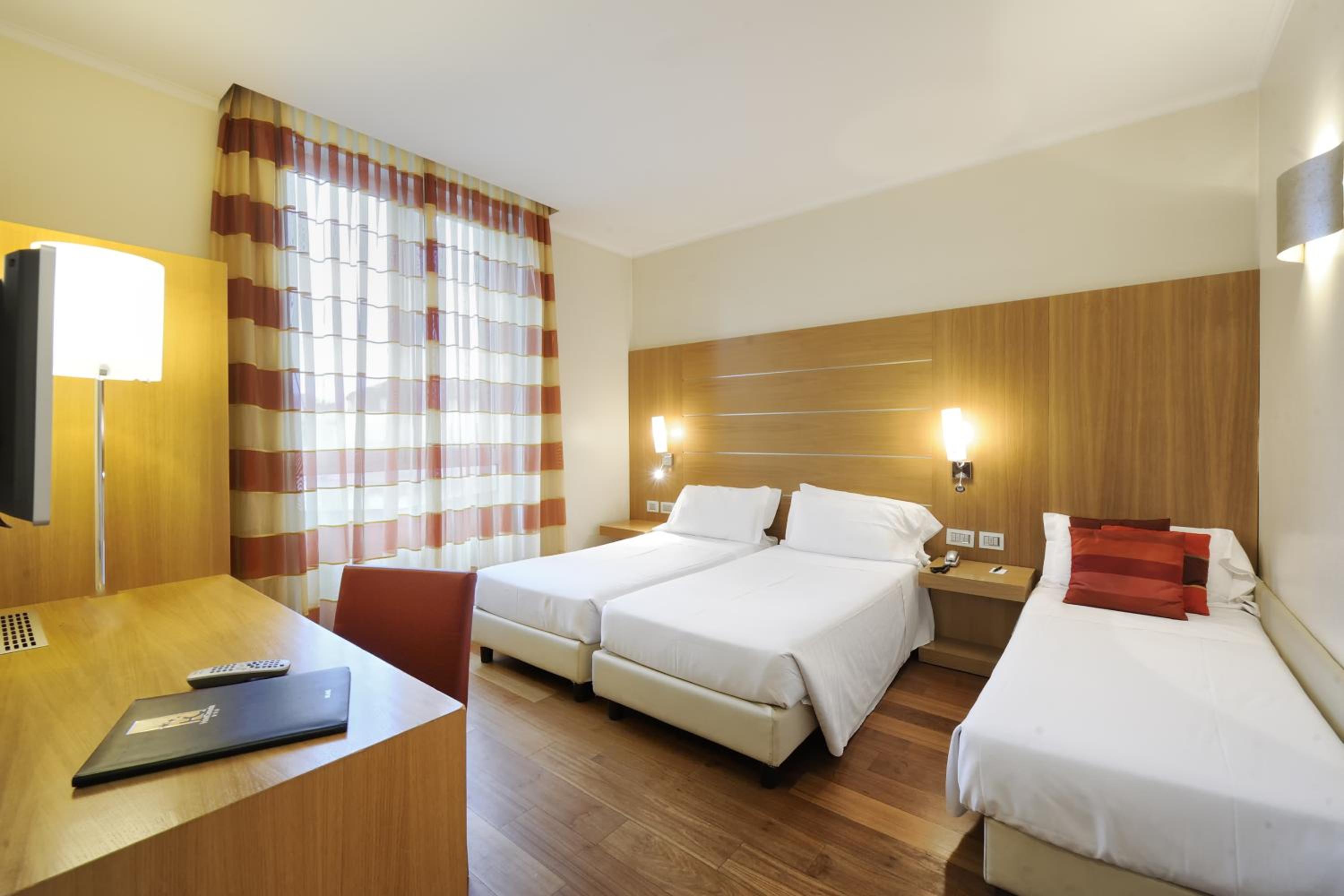 Executive Triple Room thumbnail 5
