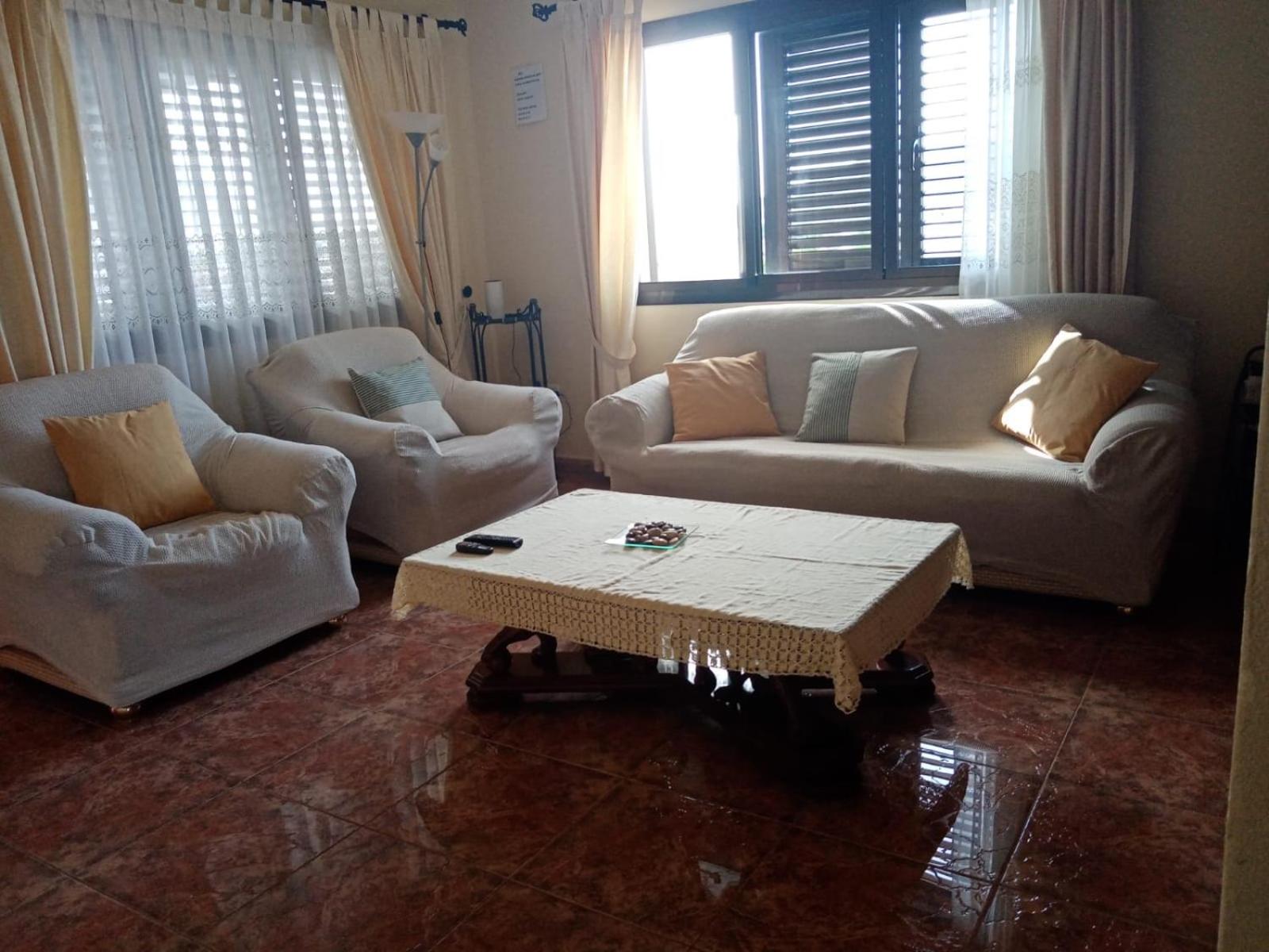 Casa de cuatro habitaciones