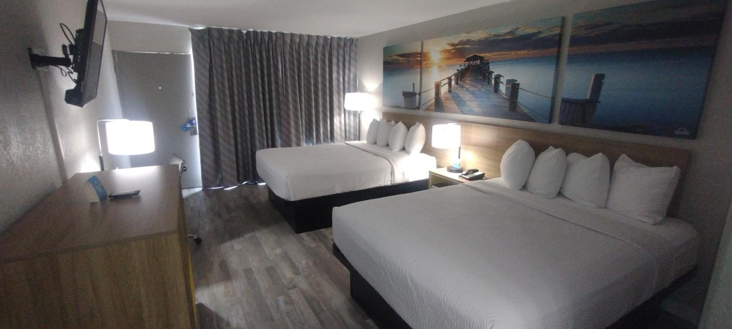 Deluxe Double Room with Two Double Beds - Non-Smoking - Photo 11