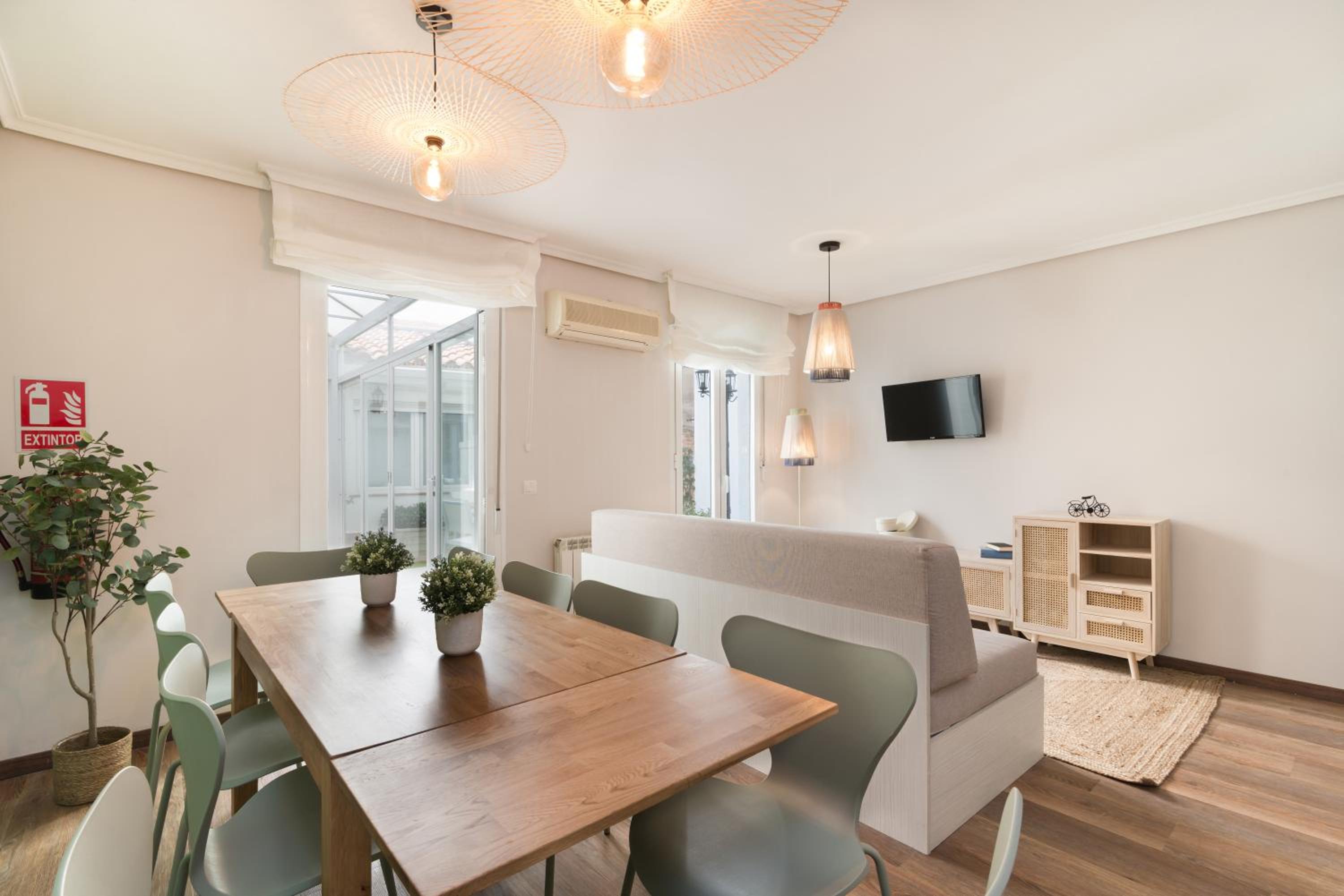 Apartamento de Dos Habitaciones con Terraza