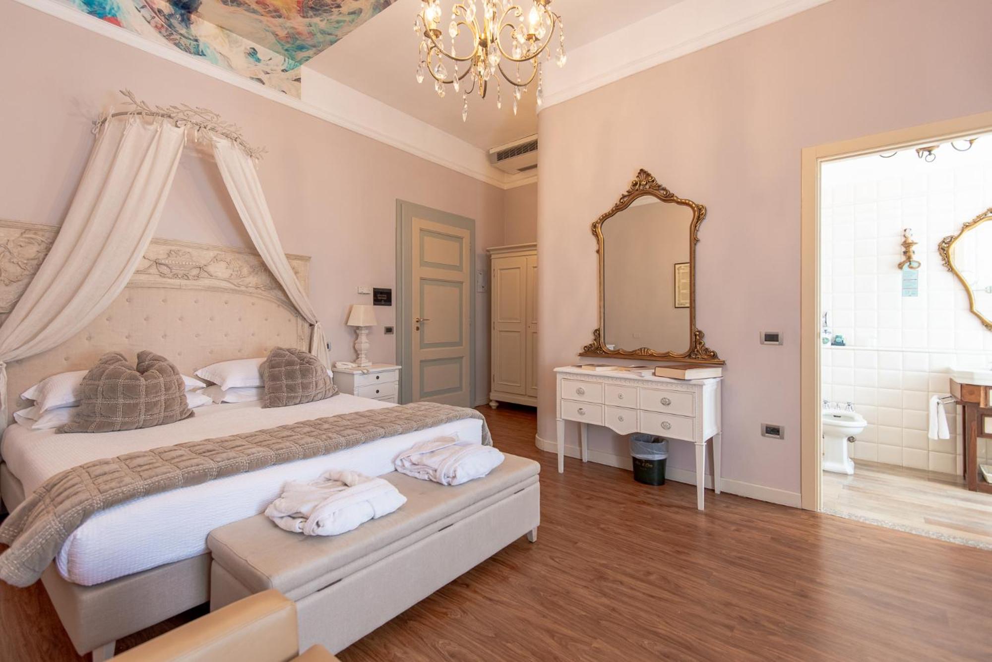 Superior Double Room - Photo 16