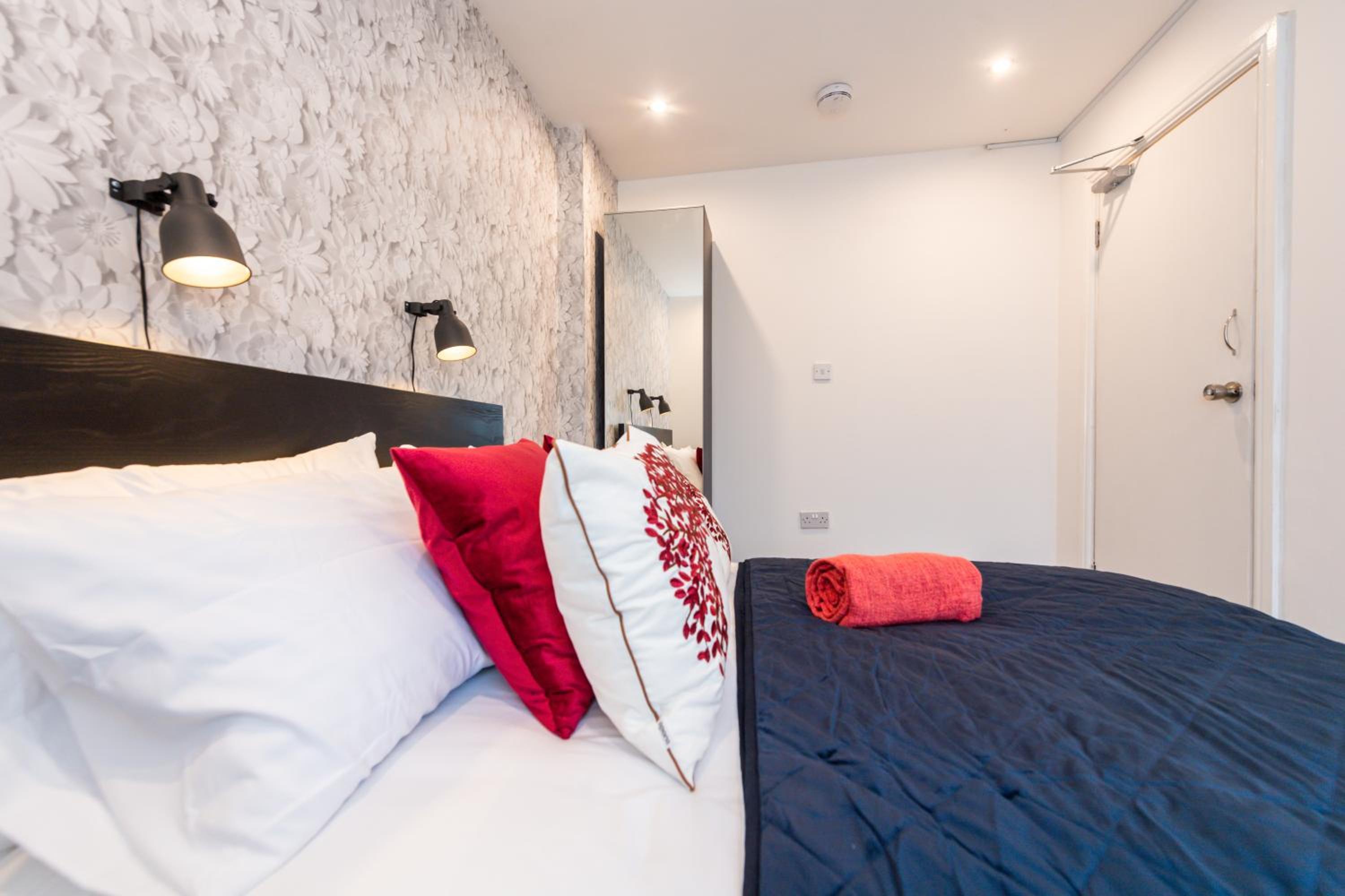 One-Bedroom Apartment - Photo 33