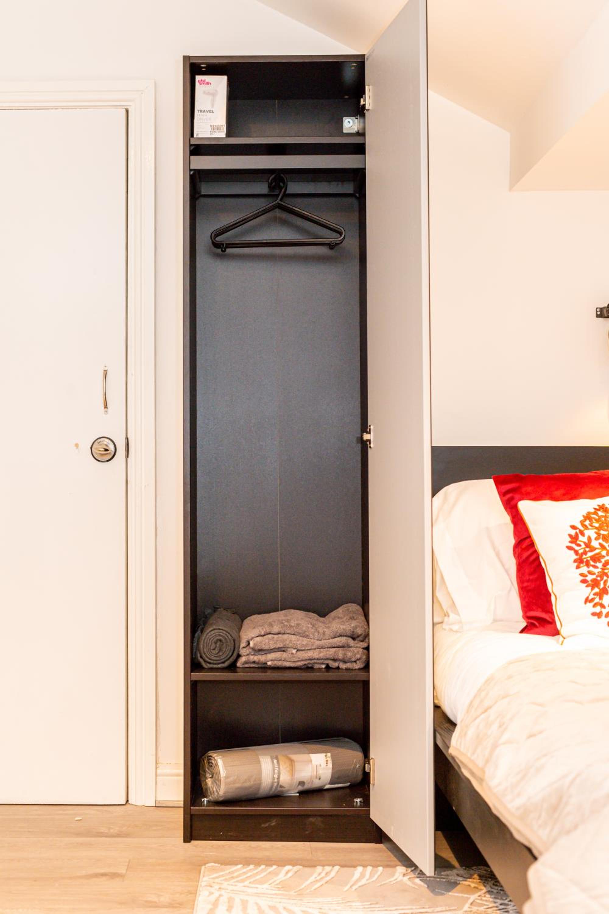 Studio Apartment - Photo 29