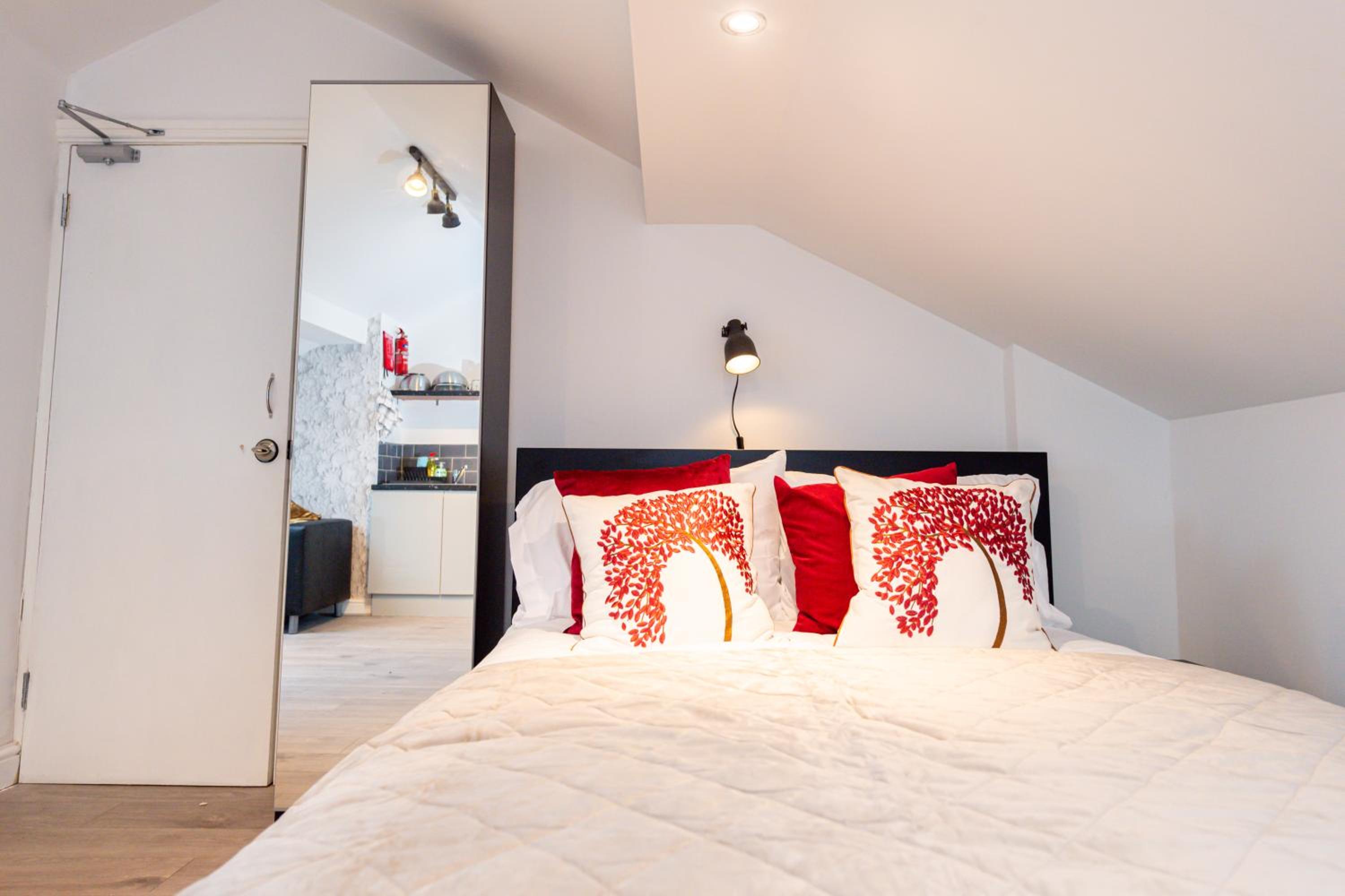 Studio Apartment - Photo 4