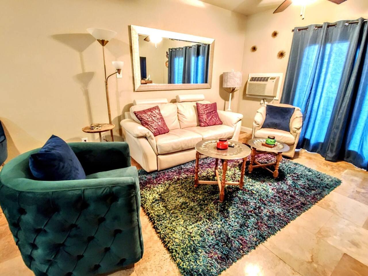 One-Bedroom Apartment photo 3