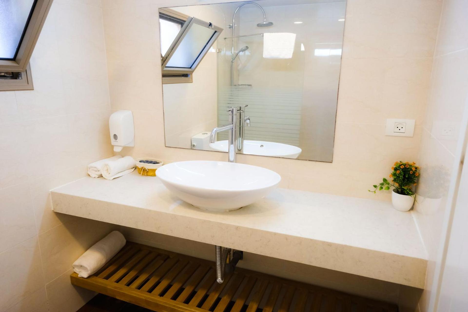 King Suite with Spa Bath photo 2