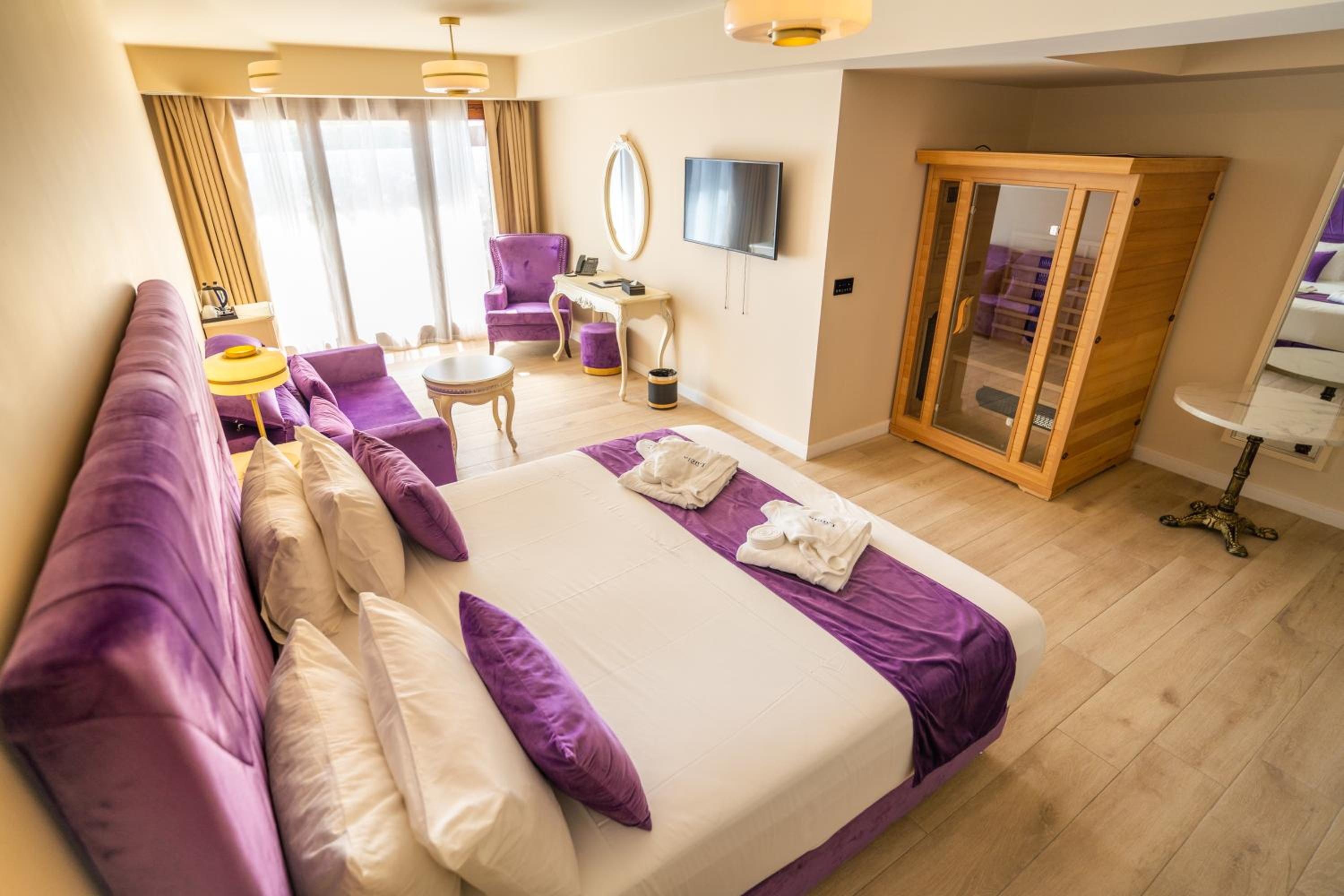 Suite with Spa Bath