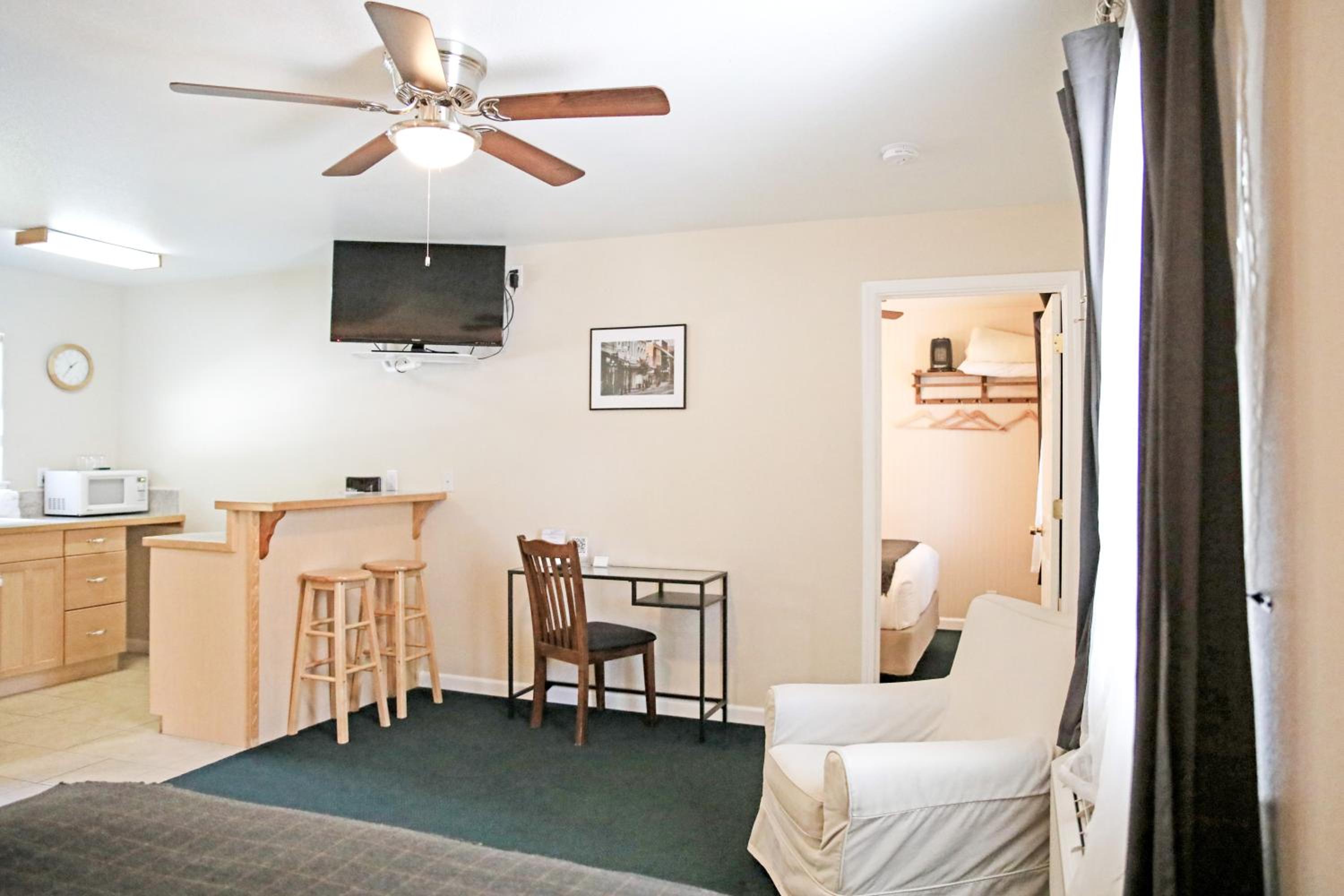 Two-Bedroom Suite with one Bathroom - Non-Smoking