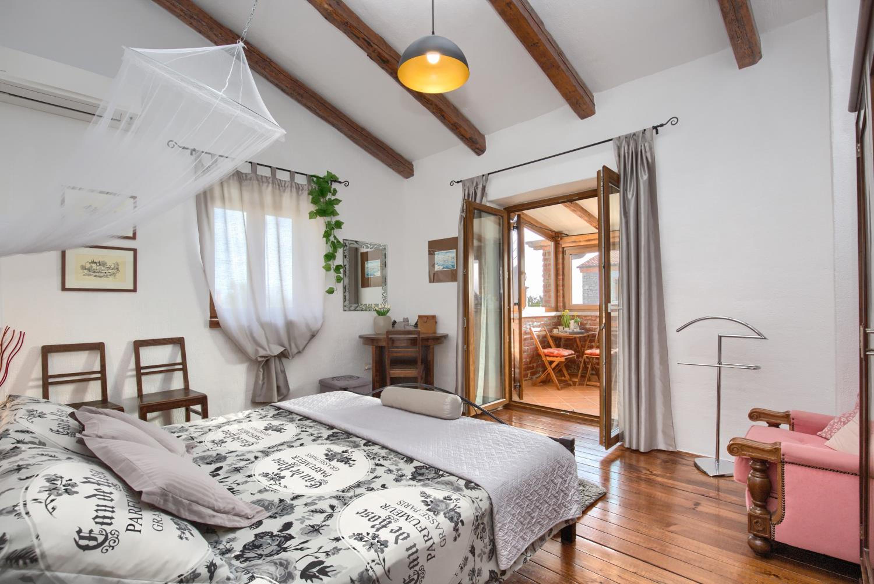 Villa photo 1