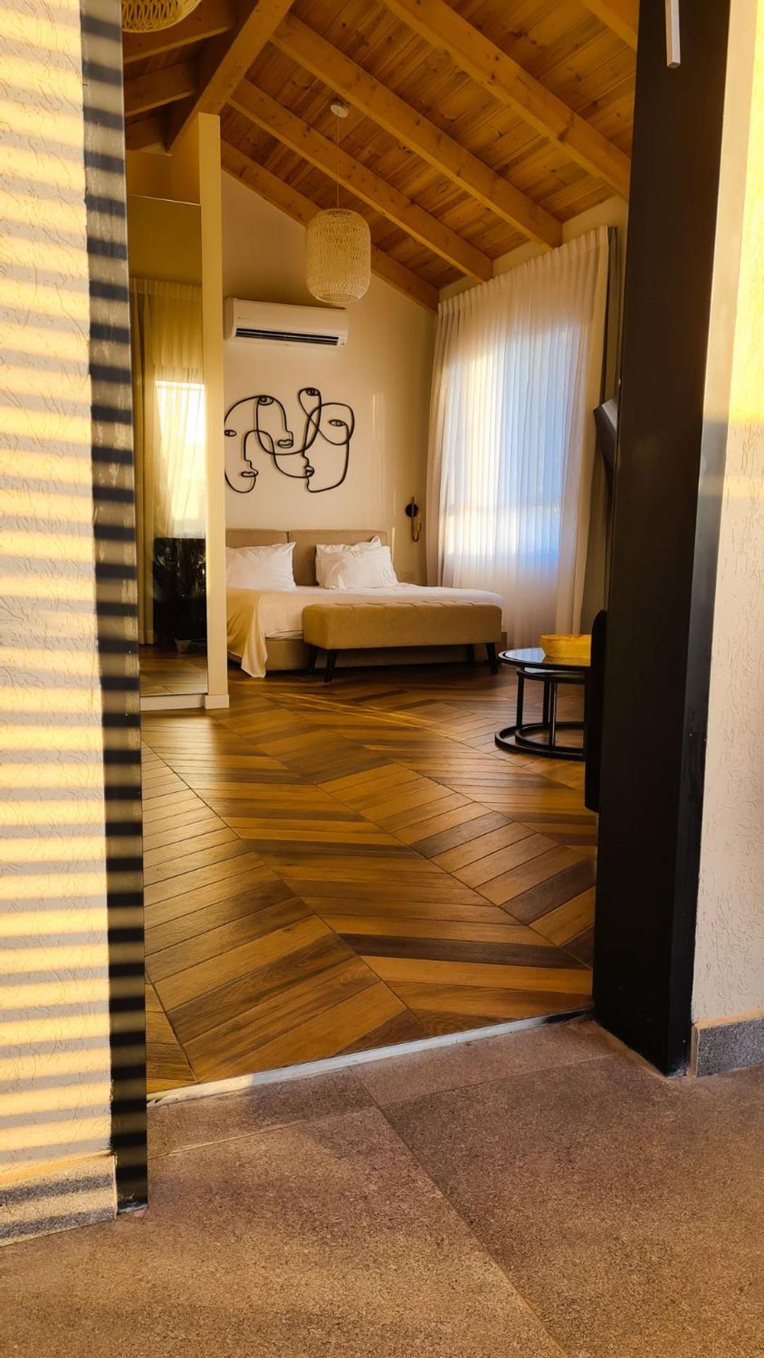 Deluxe Suite with Spa Bath photo 2