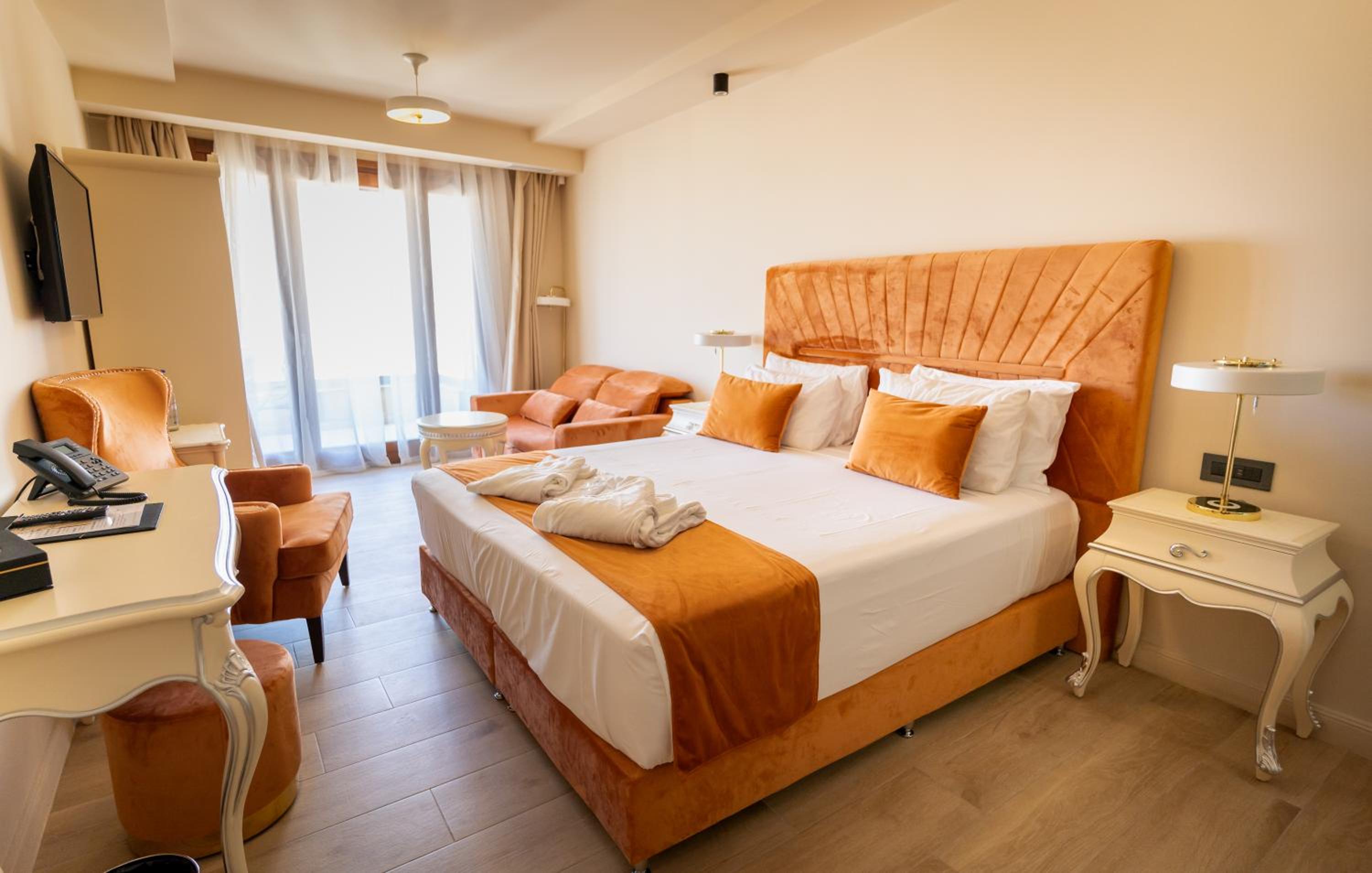 Deluxe Junior Suite photo 3