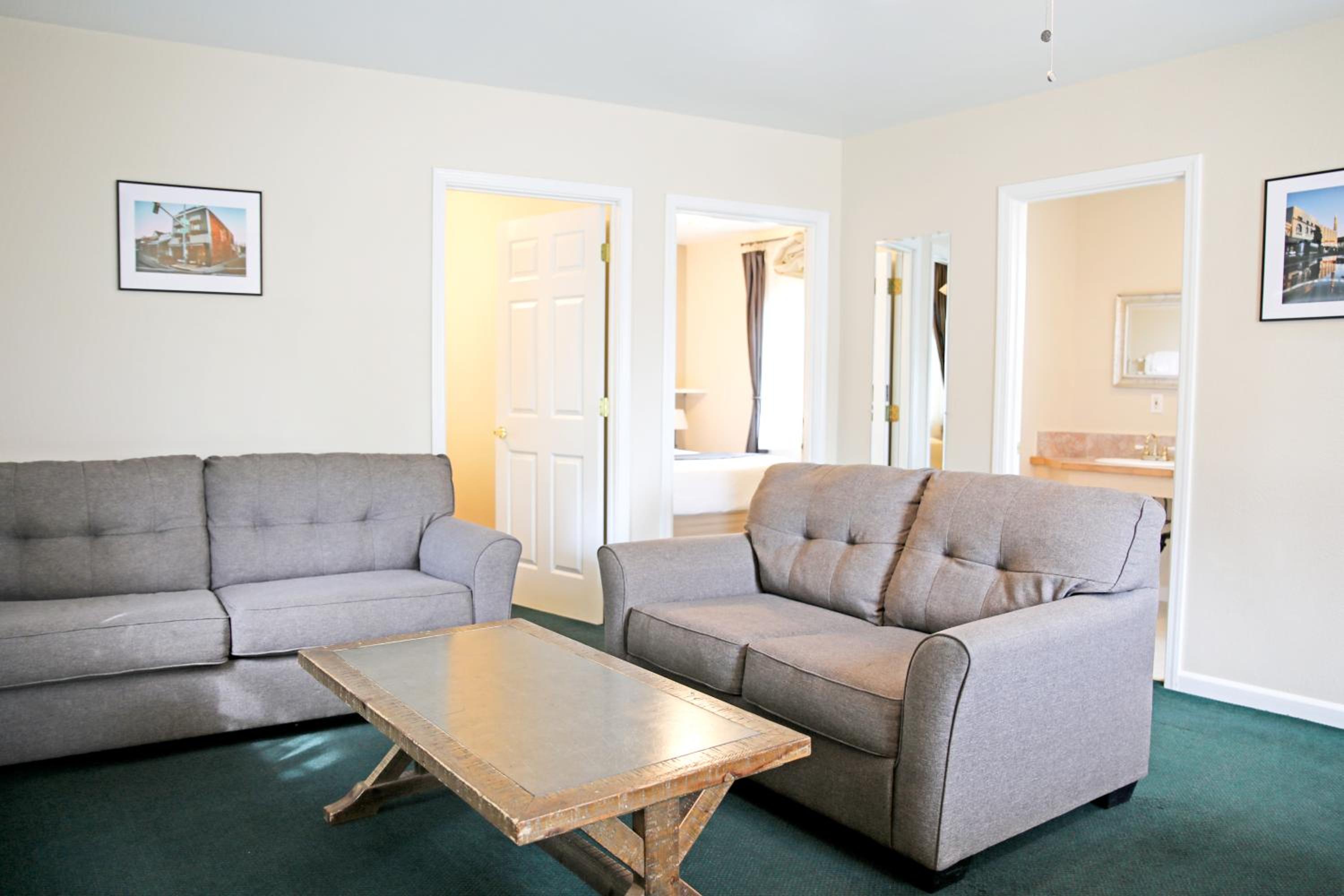Family Suite - Non-Smoking photo 3