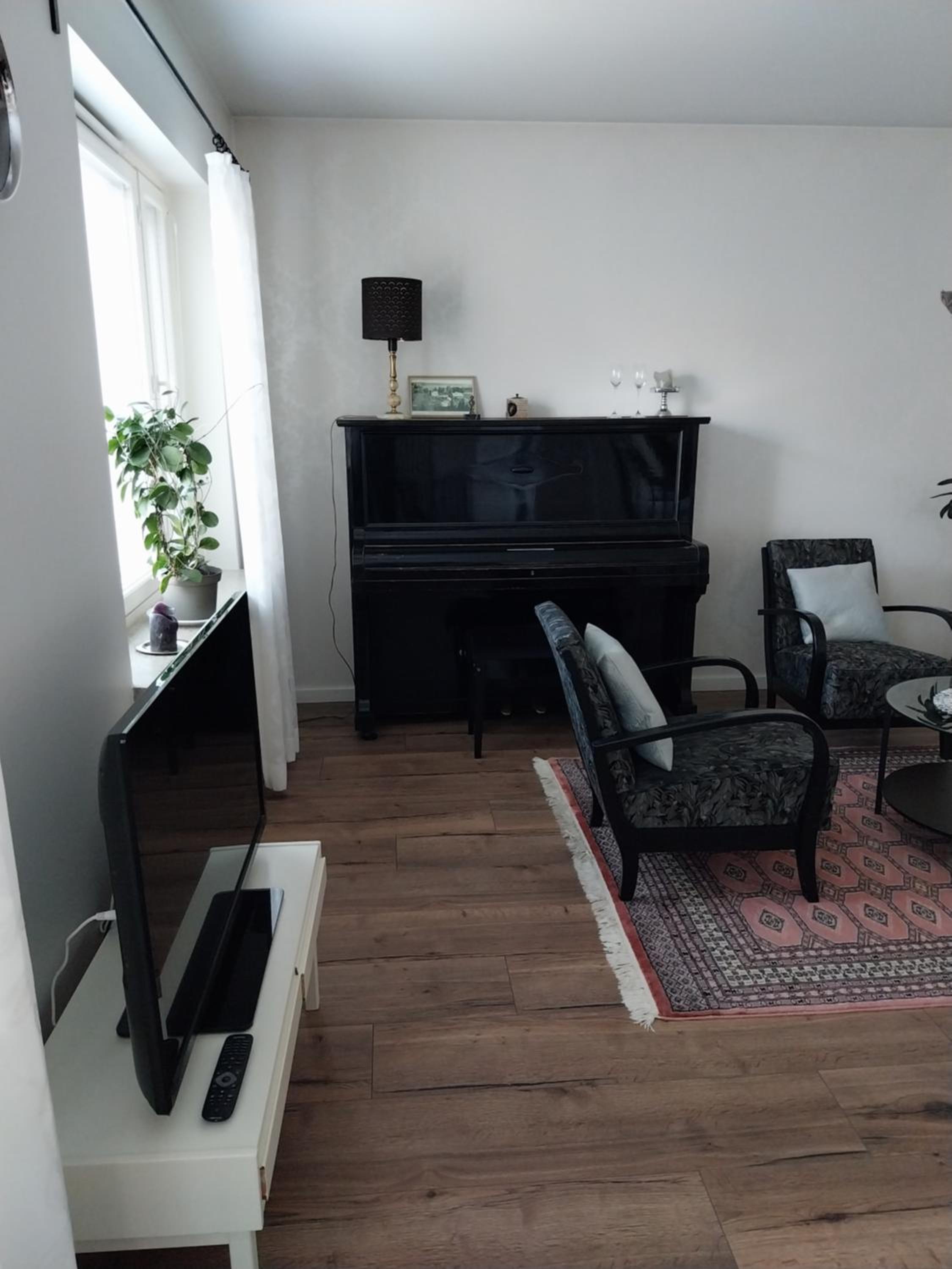 One-Bedroom Apartment - Photo 9