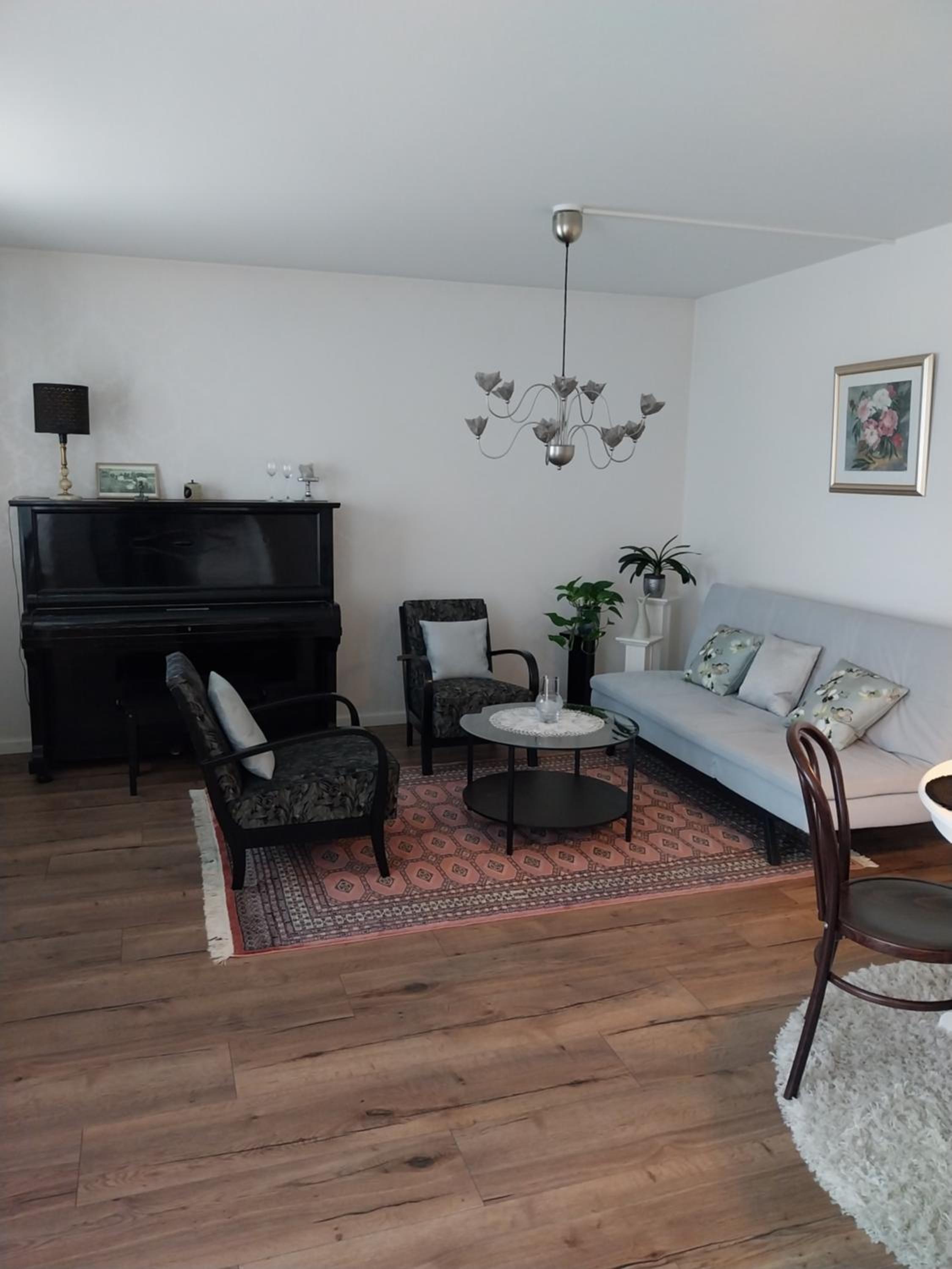 One-Bedroom Apartment - Photo 12