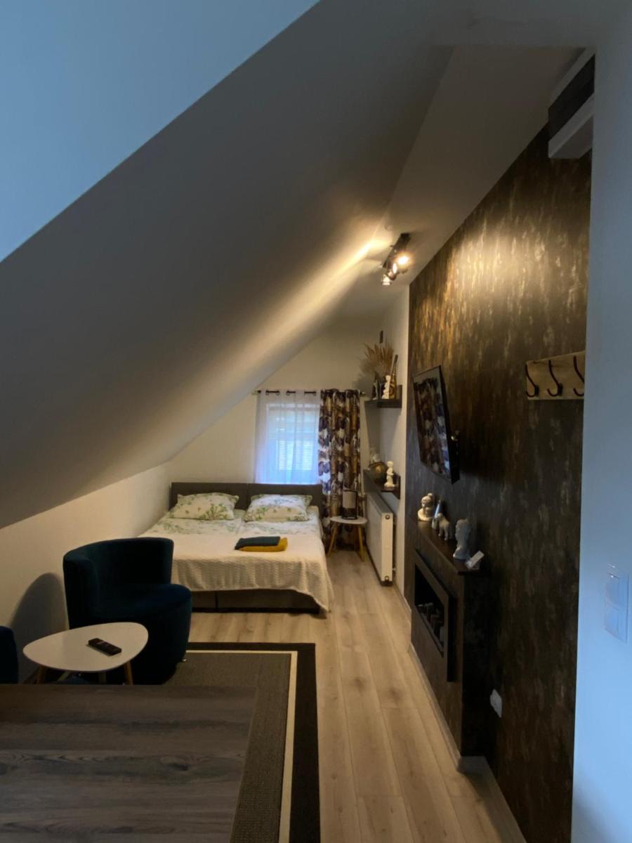 One-Bedroom Apartment - Photo 1