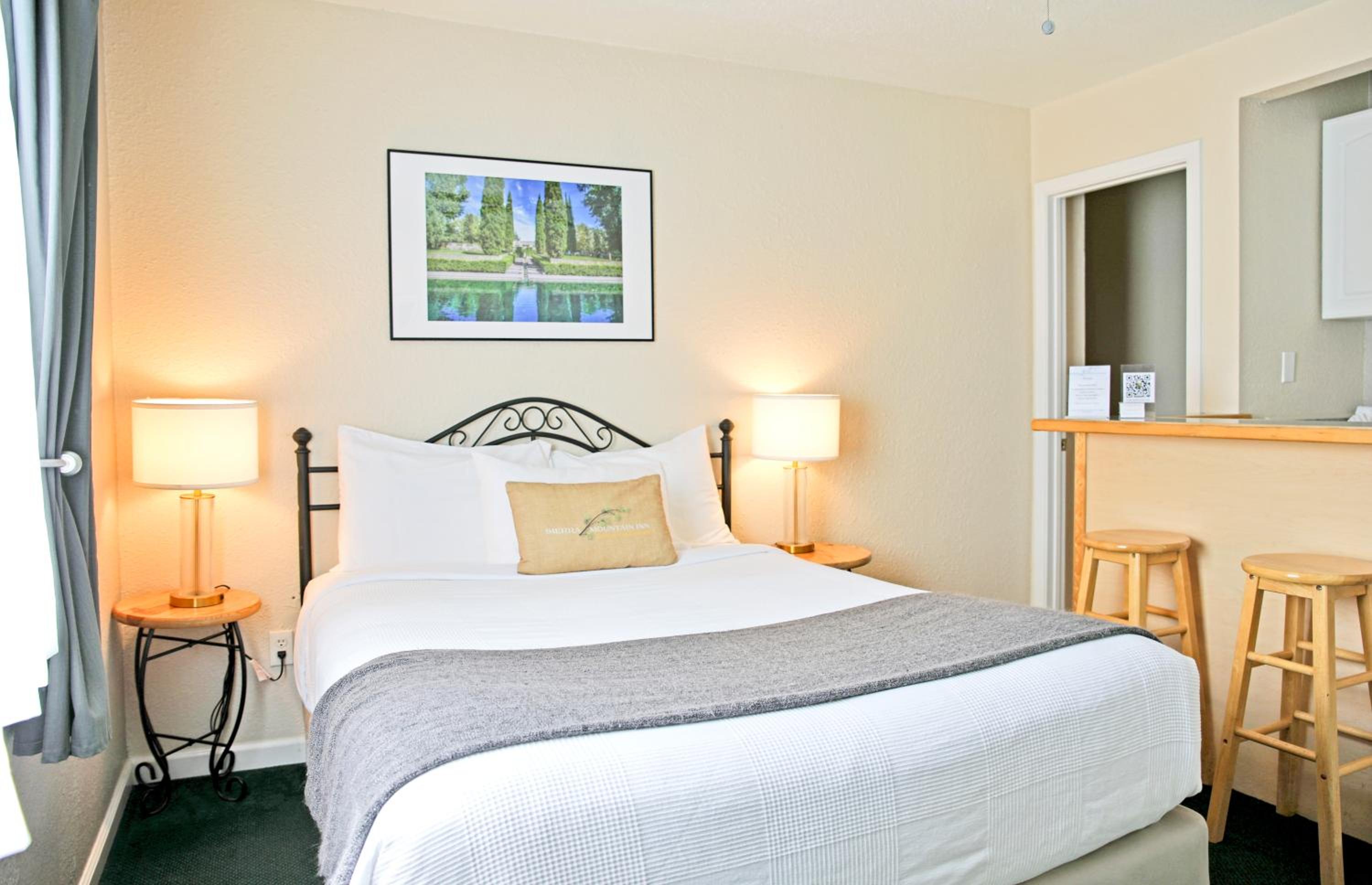 Queen Room with Balcony photo 3