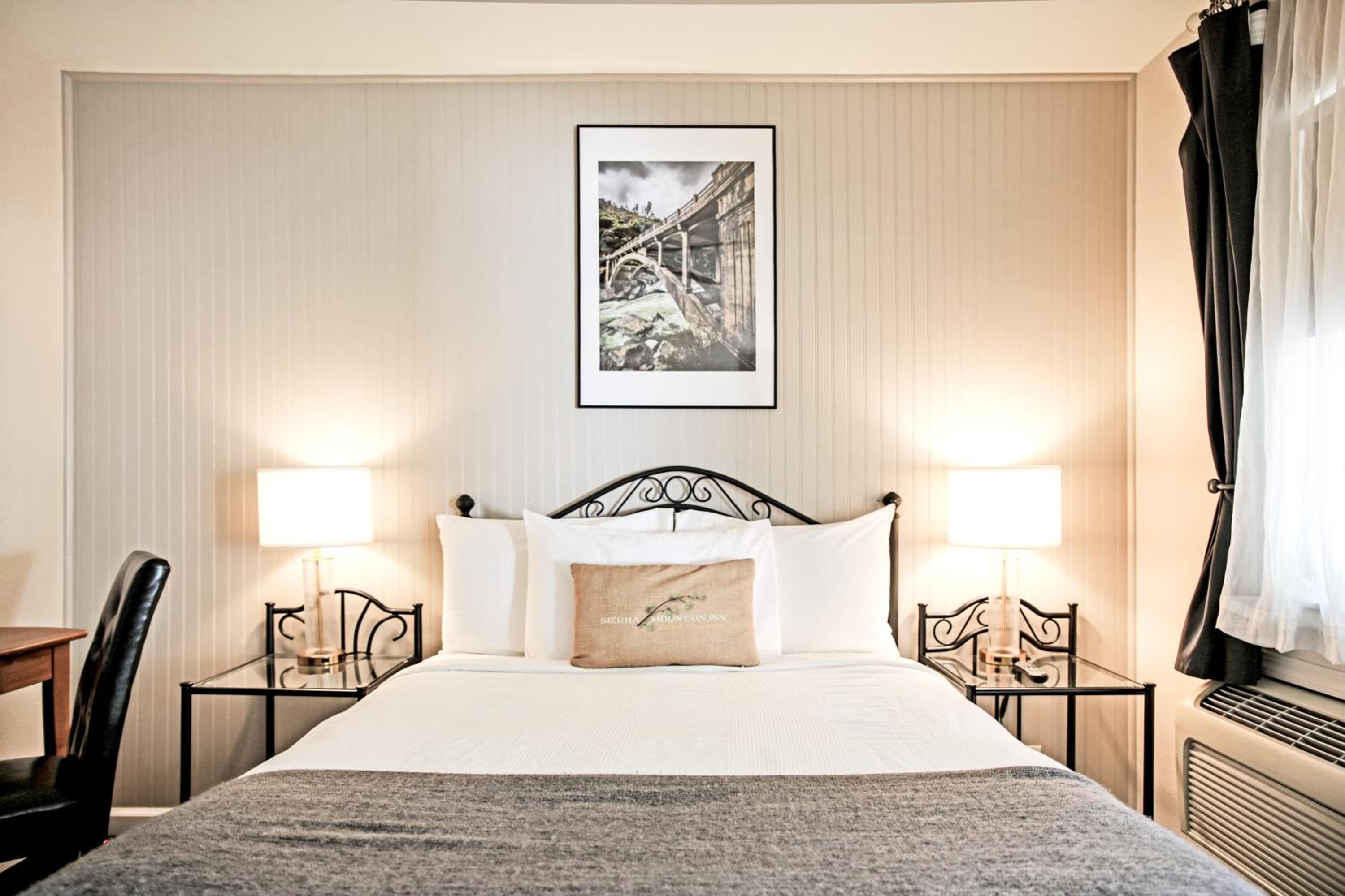 Standard Queen Room photo 2