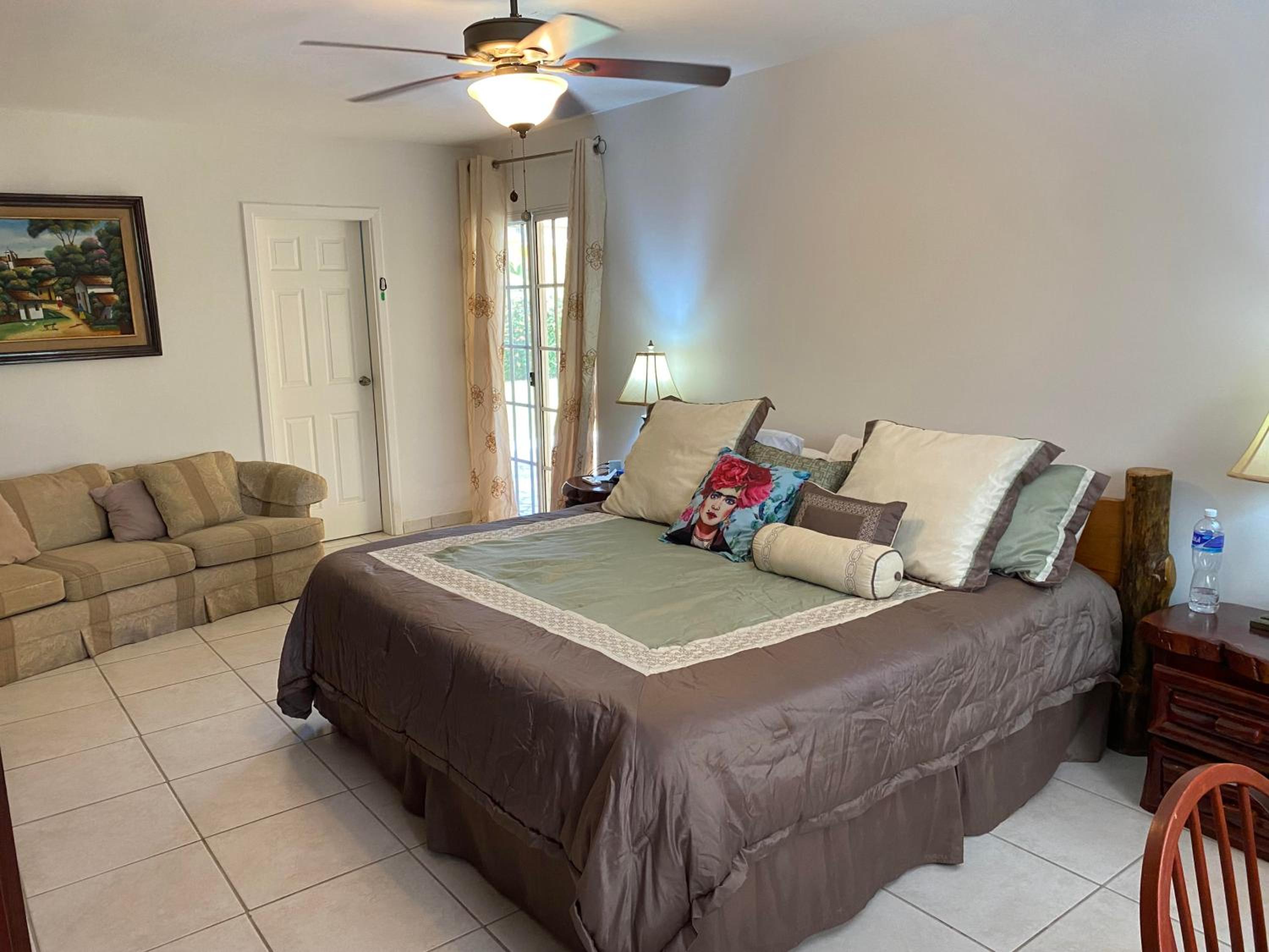 Three-Bedroom House photo 1