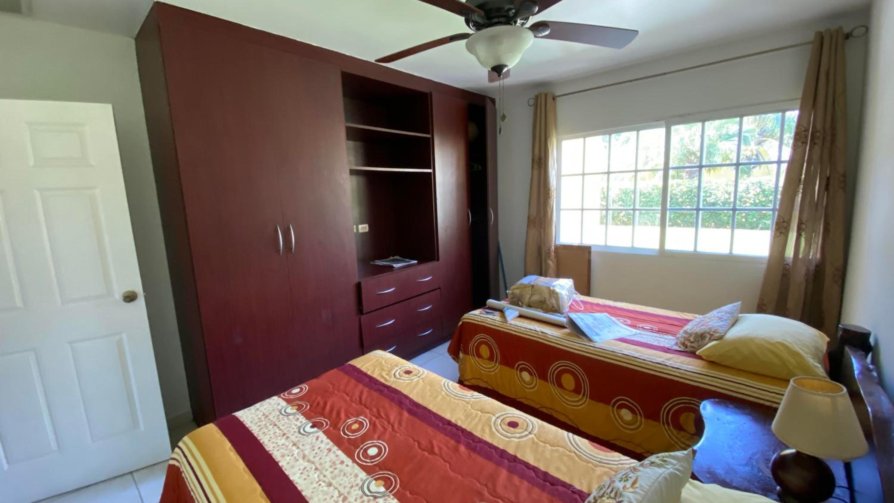Three-Bedroom House photo 3